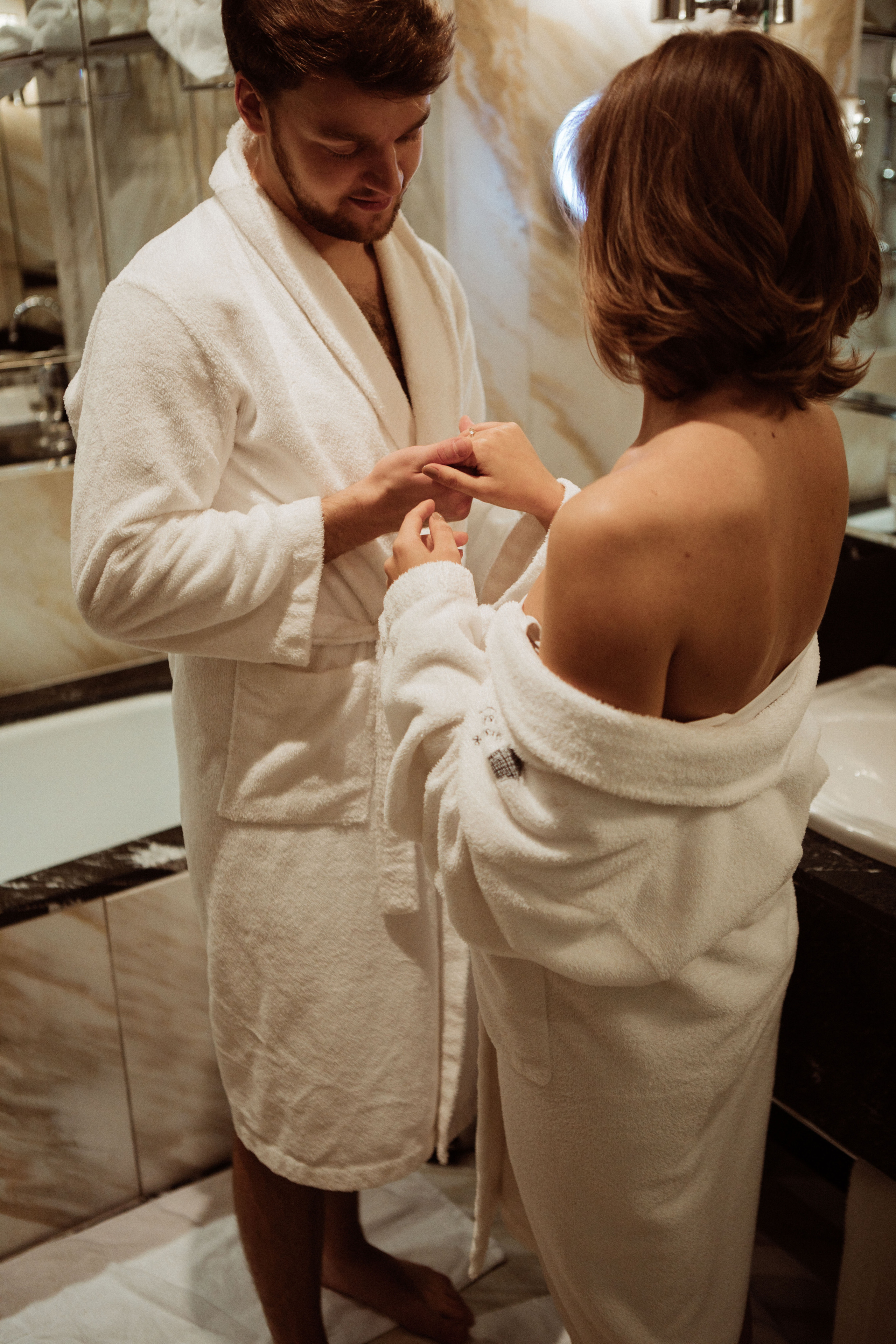 Саша и Вася. Утро в Балчуге и Роспись в Загсе. Свадебный и портретный фотограф в Москве Анастасия Масюк