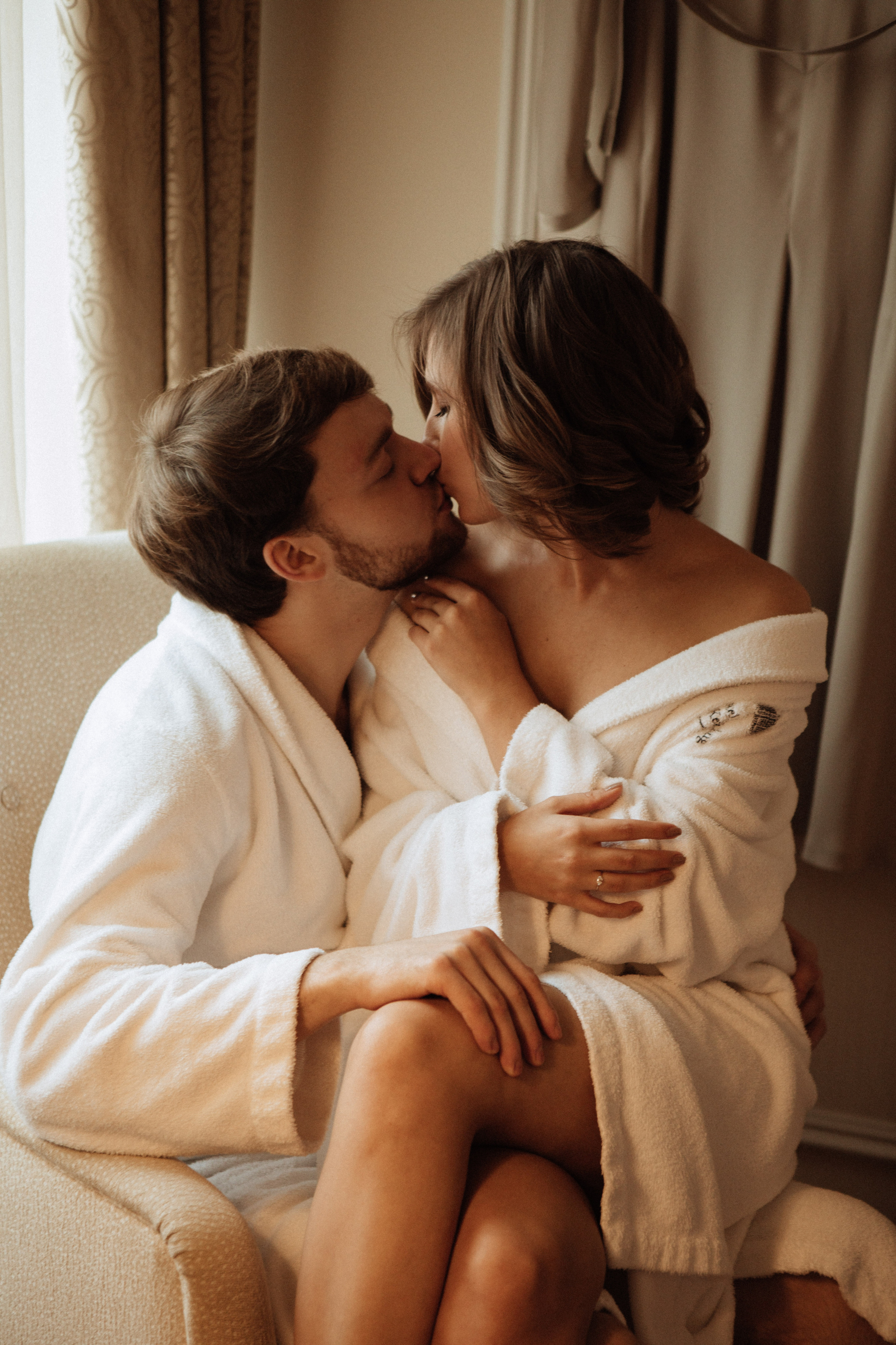 Саша и Вася. Утро в Балчуге и Роспись в Загсе. Свадебный и портретный фотограф в Москве Анастасия Масюк