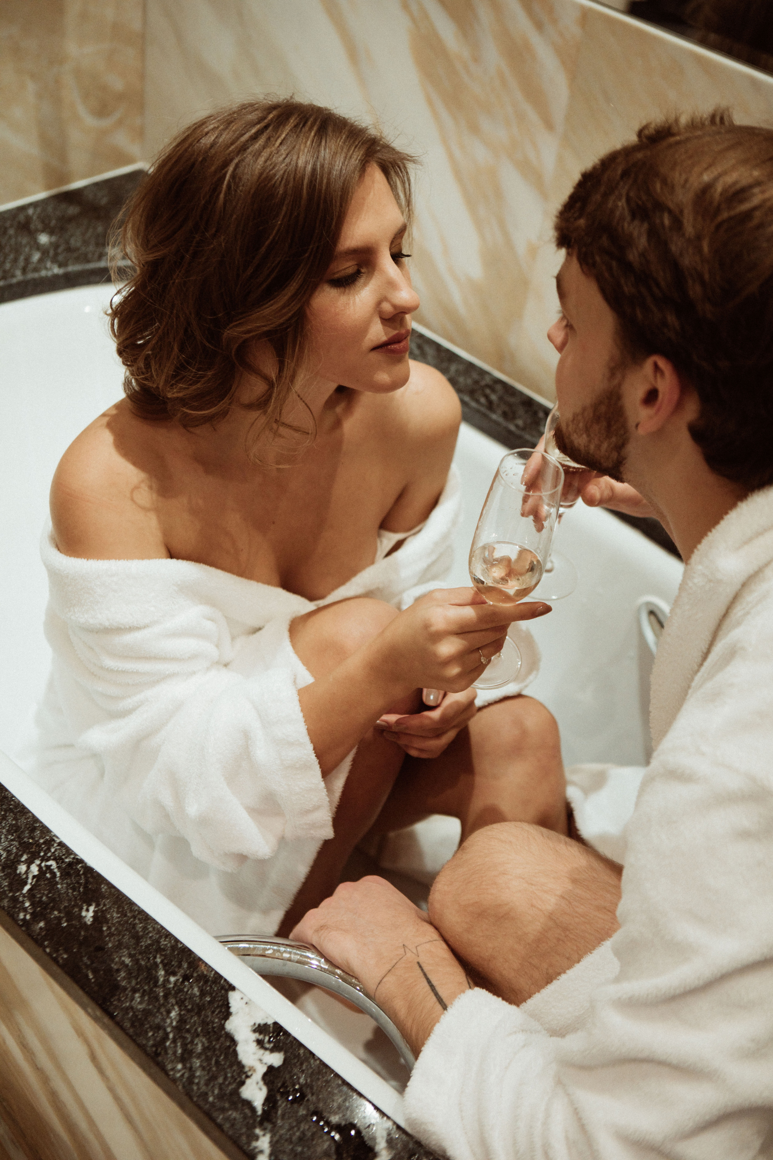 Саша и Вася. Утро в Балчуге и Роспись в Загсе. Свадебный и портретный фотограф в Москве Анастасия Масюк