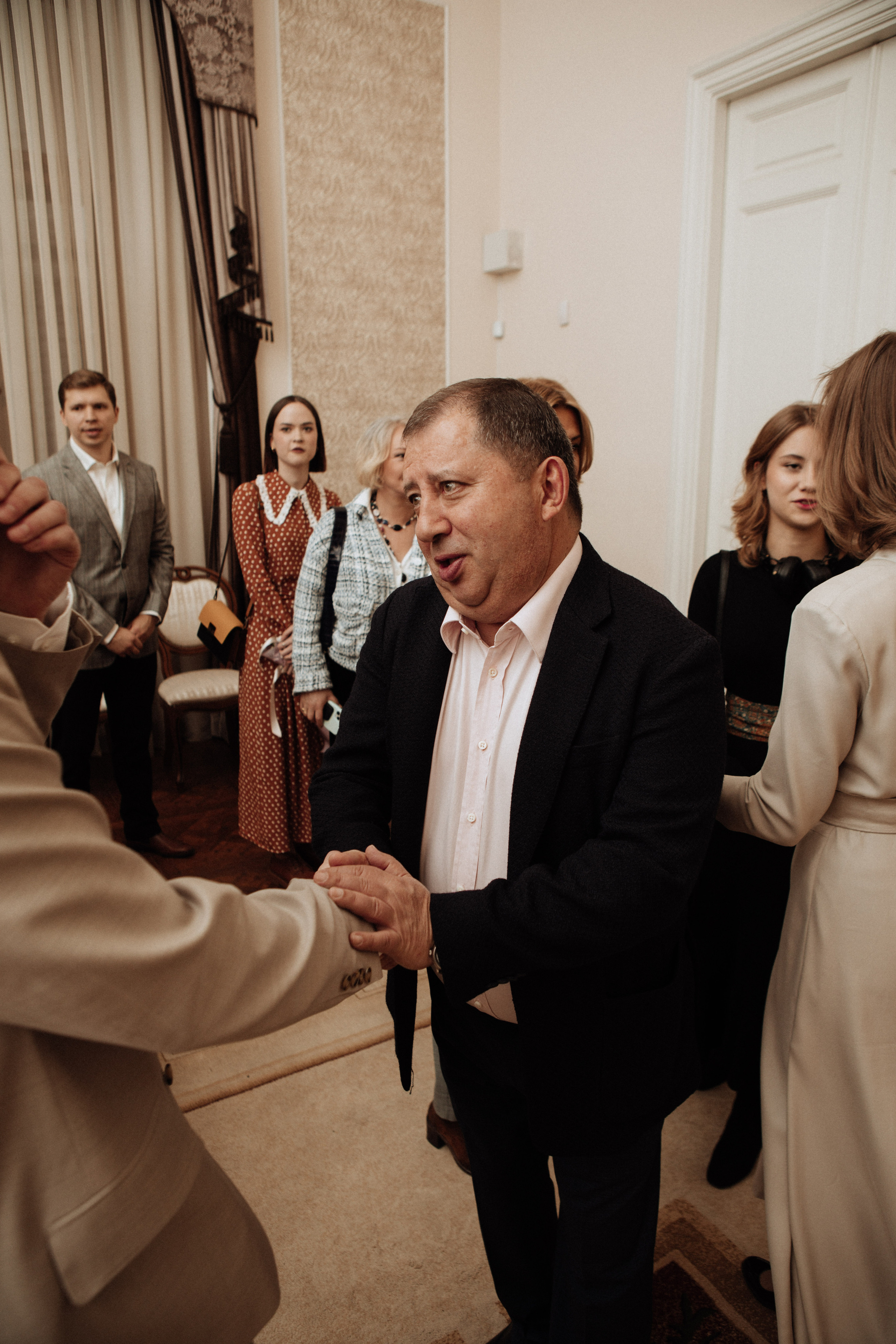 Саша и Вася. Утро в Балчуге и Роспись в Загсе. Свадебный и портретный фотограф в Москве Анастасия Масюк