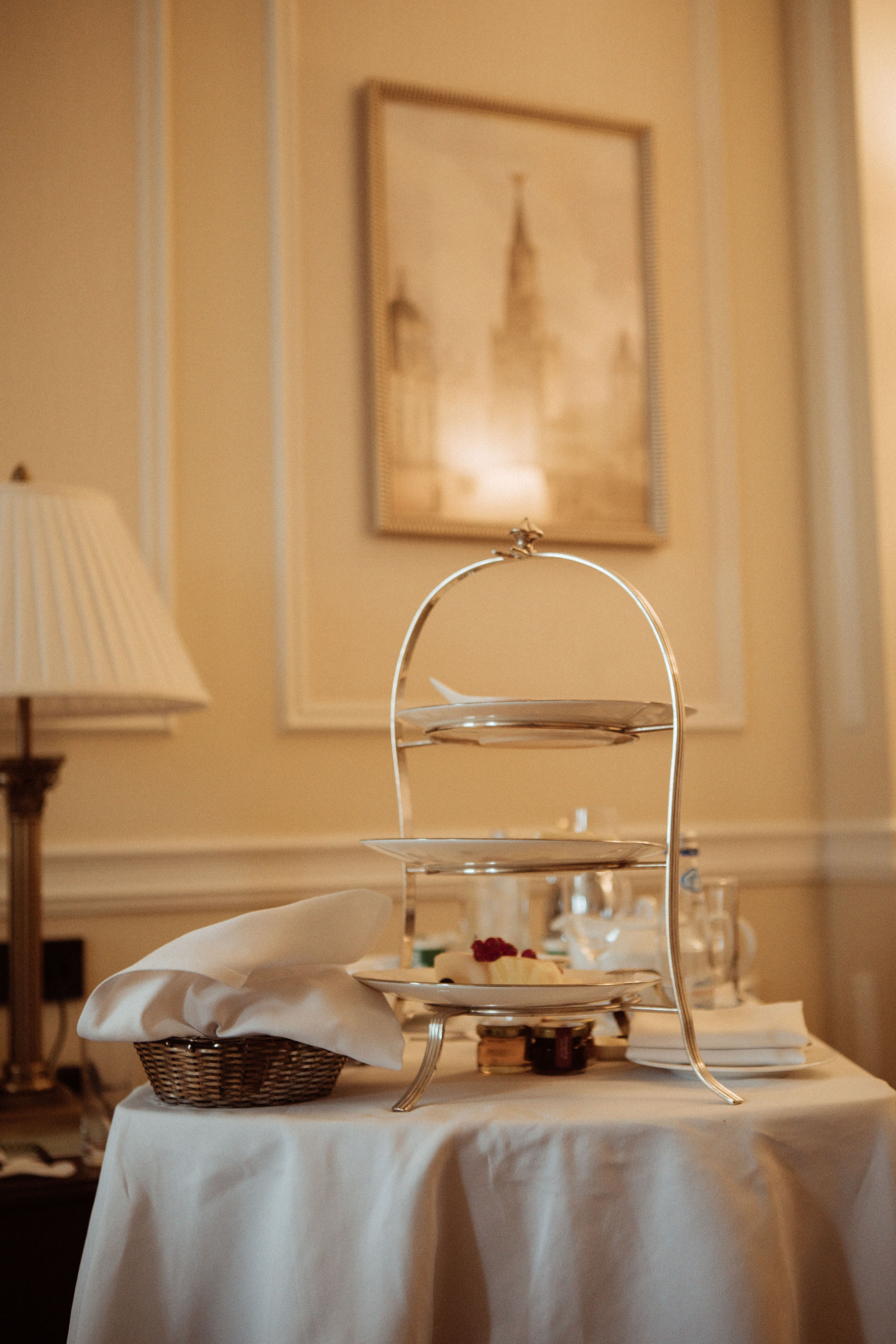 Саша и Вася. Утро в Балчуге и Роспись в Загсе. Свадебный и портретный фотограф в Москве Анастасия Масюк