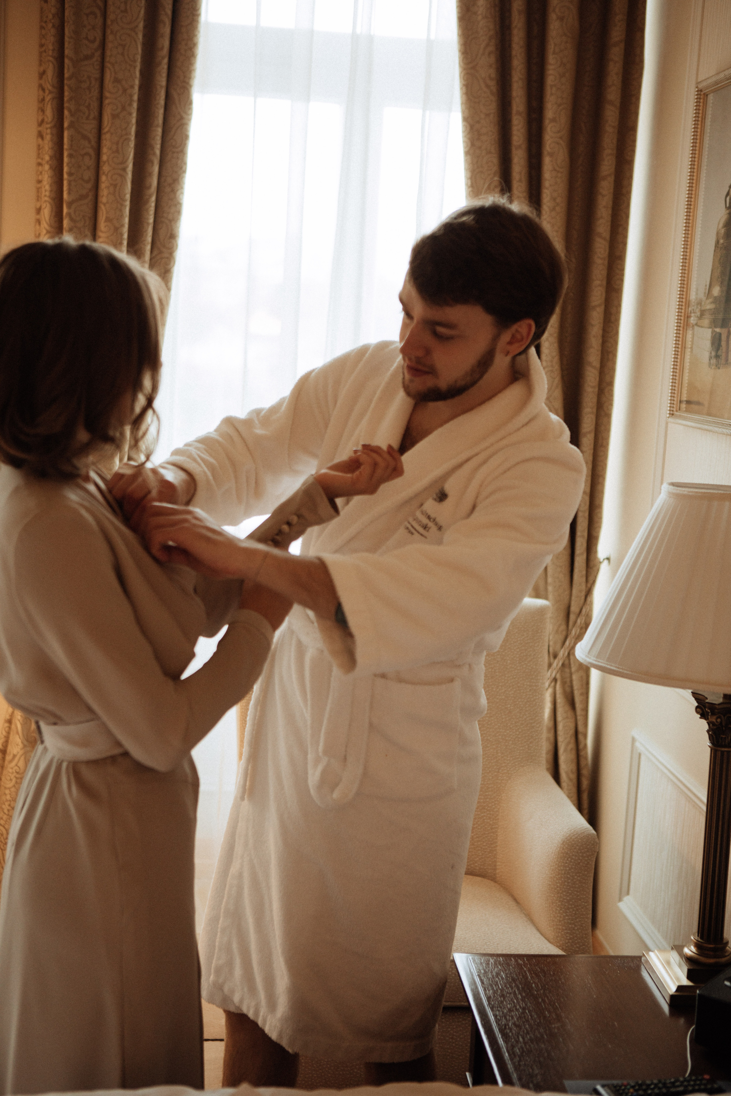 Саша и Вася. Утро в Балчуге и Роспись в Загсе. Свадебный и портретный фотограф в Москве Анастасия Масюк