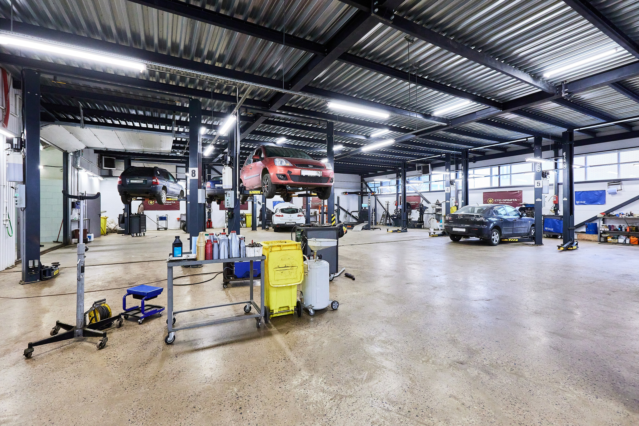 СТО Орбита на Суздальском проспекте. Фотограф Анастасия Леонтьева Санкт-Петербург