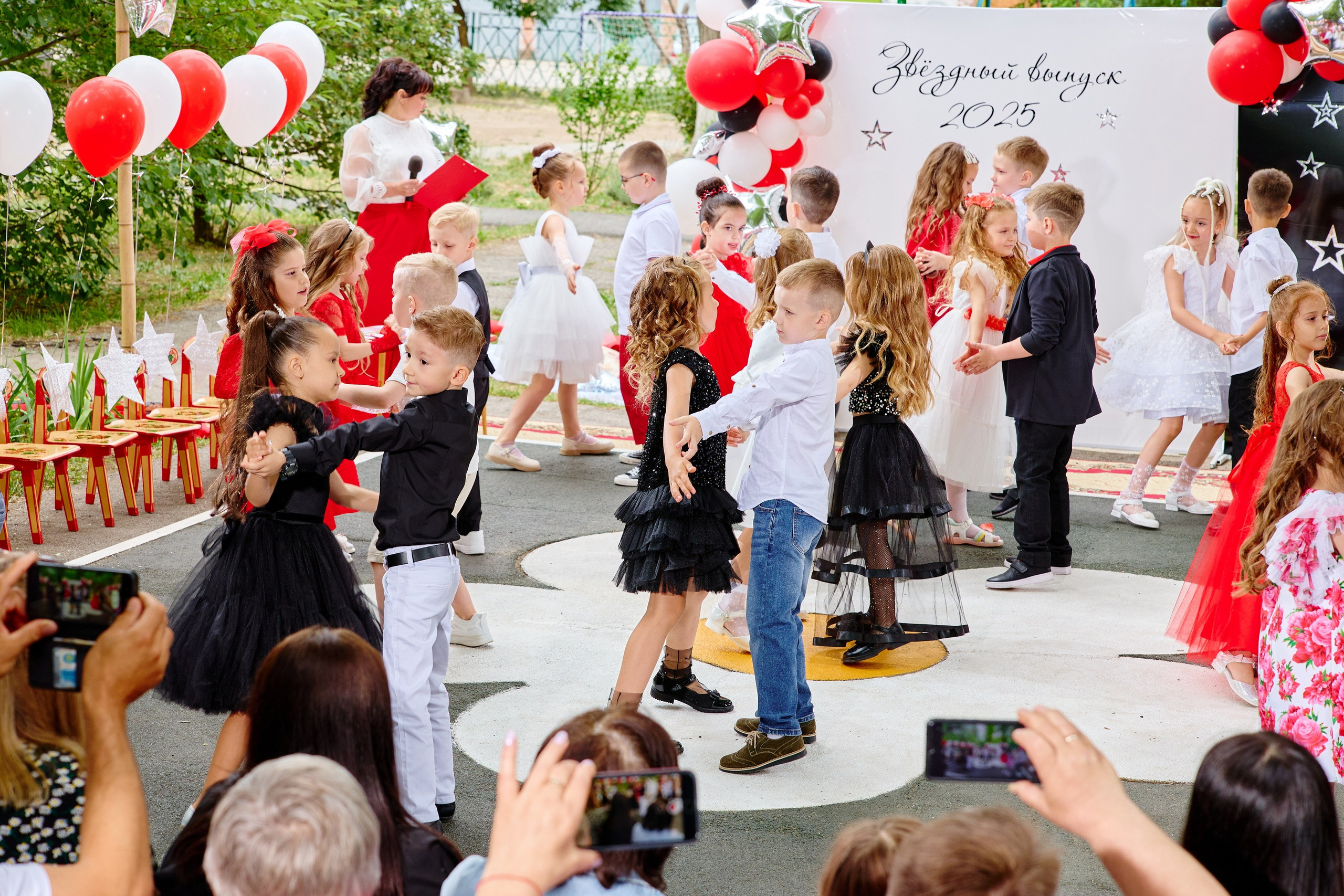 Выпускной 45 сад. Фотограф Выпускные альбомы Таганрог Сергей Коробченко