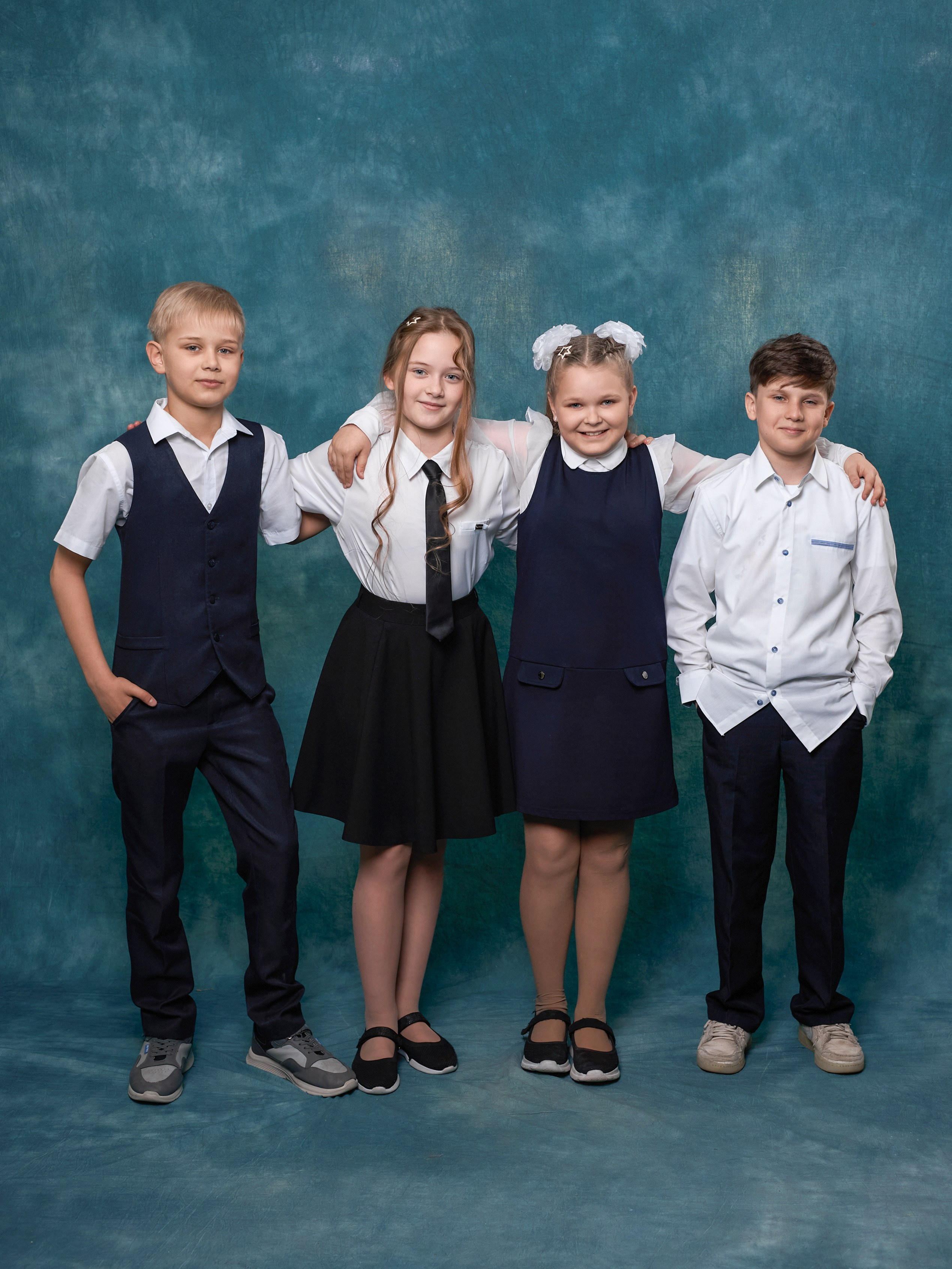 Школьный альбом "Кубы бирюза". Выпускные альбомы в Тюмени для школ, садов, вузов спортивных секций