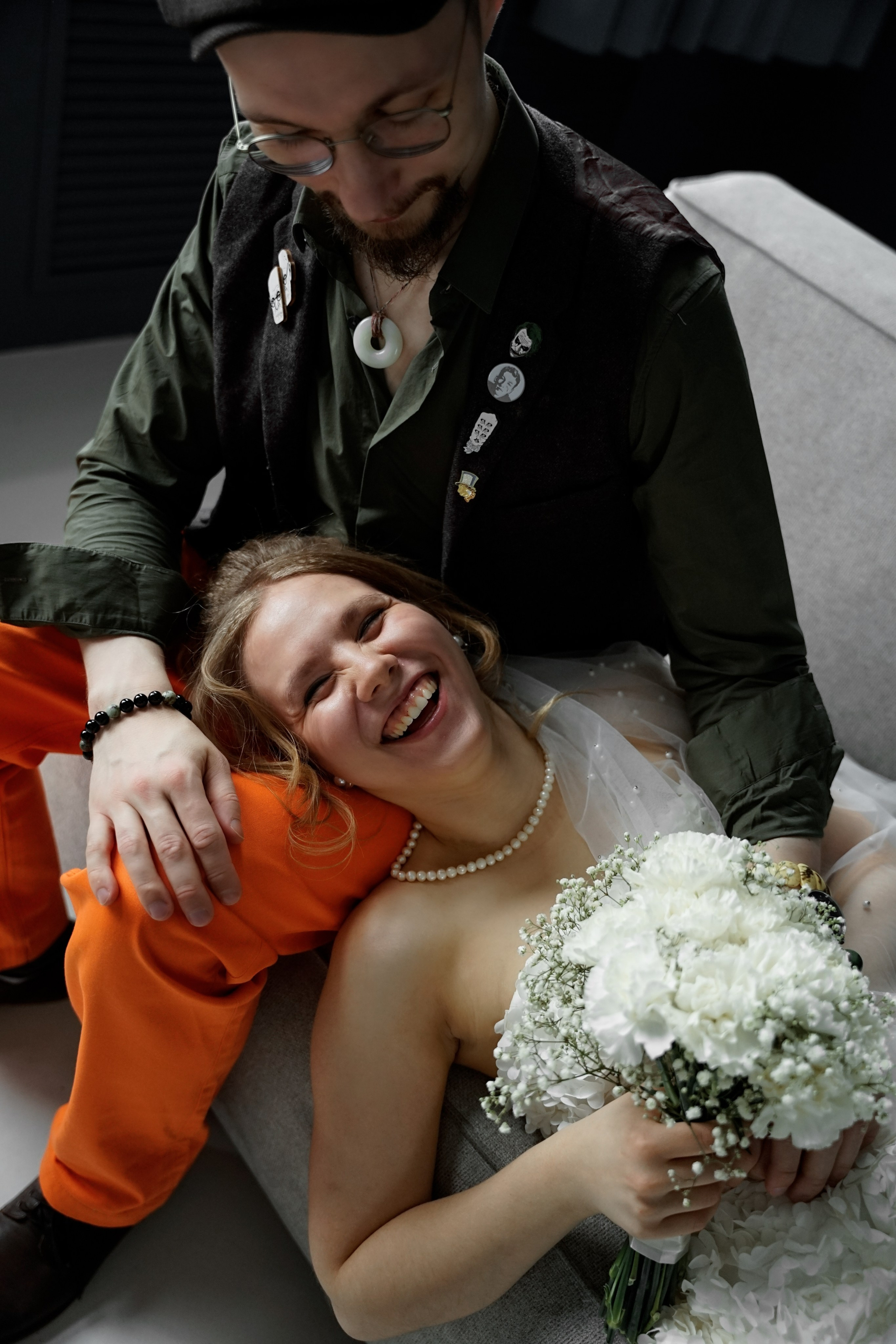 Фотосессия в необычном образе для жениха и невесты