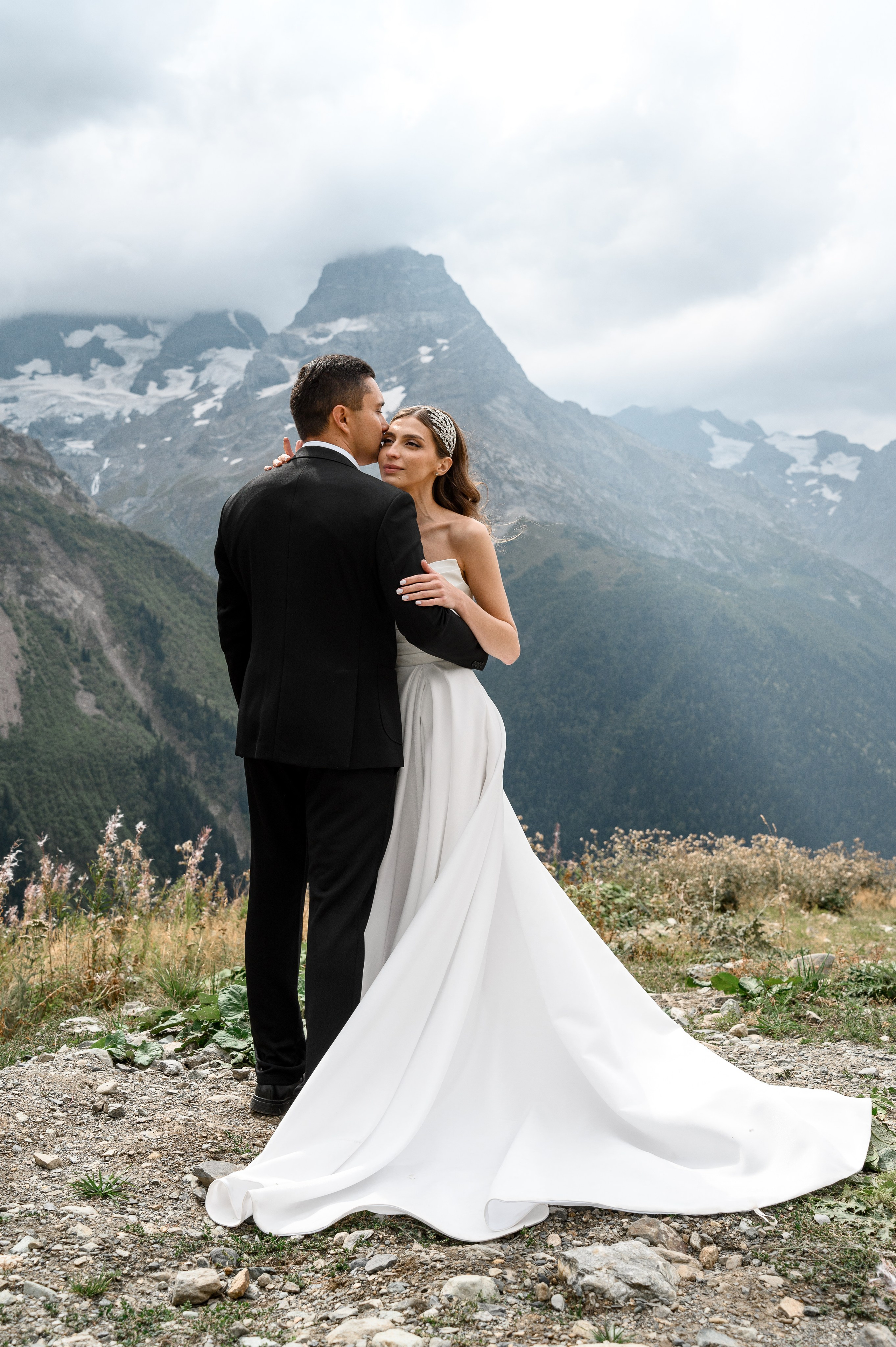 Горная свадьба Рината и Регины (09.09.24). Свадебный и travel фотограф в Волгограде, Сочи, Домбае, Европе