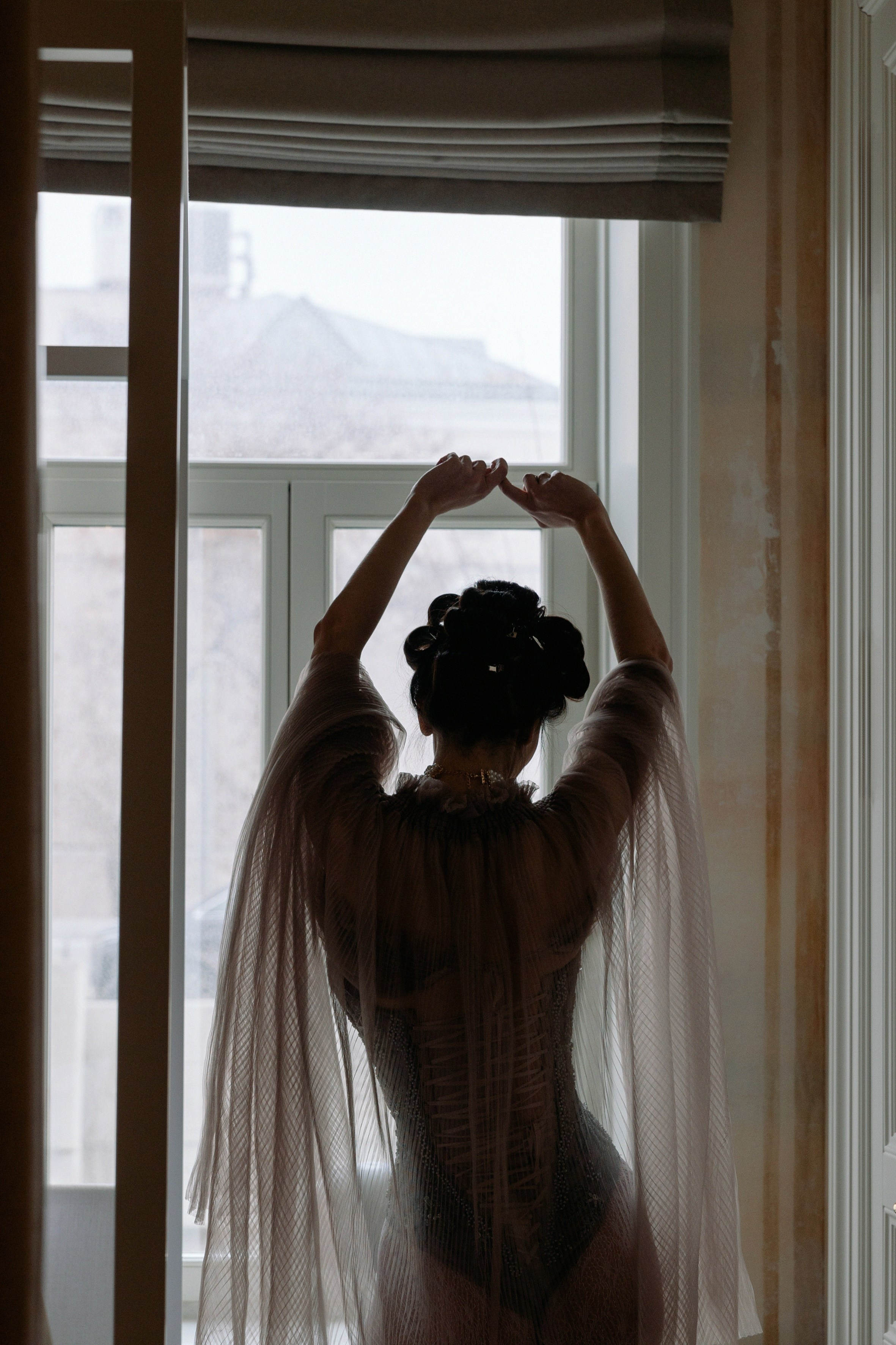 утро невесты в отеле фотосессия в отеле свадебный фотограф москва камерная свадьба