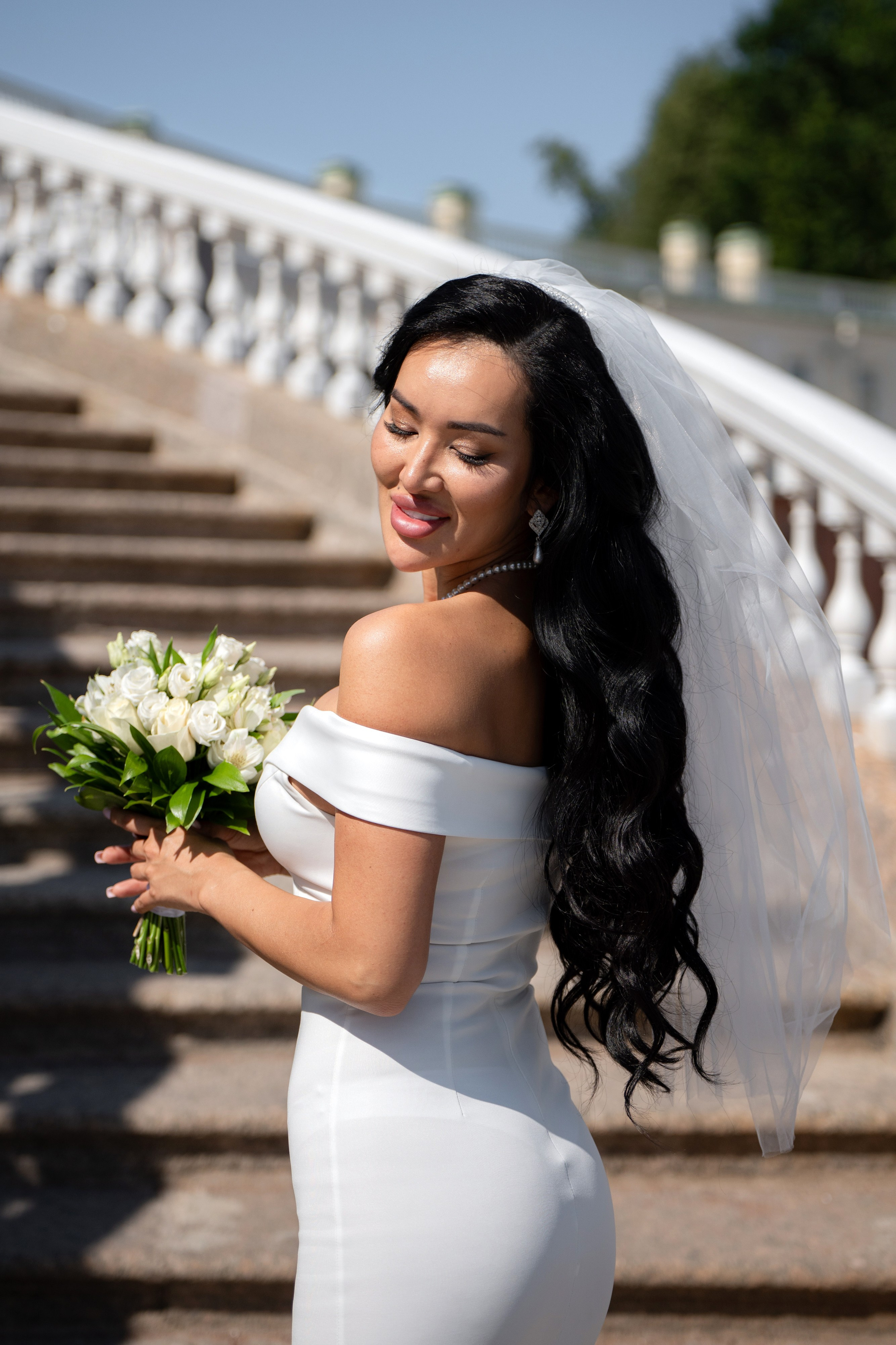 Красивые места для свадебной фотосессии летом в Санкт-Петербурге. Свадебный фотограф Александр Невский в Санкт-Петербурге