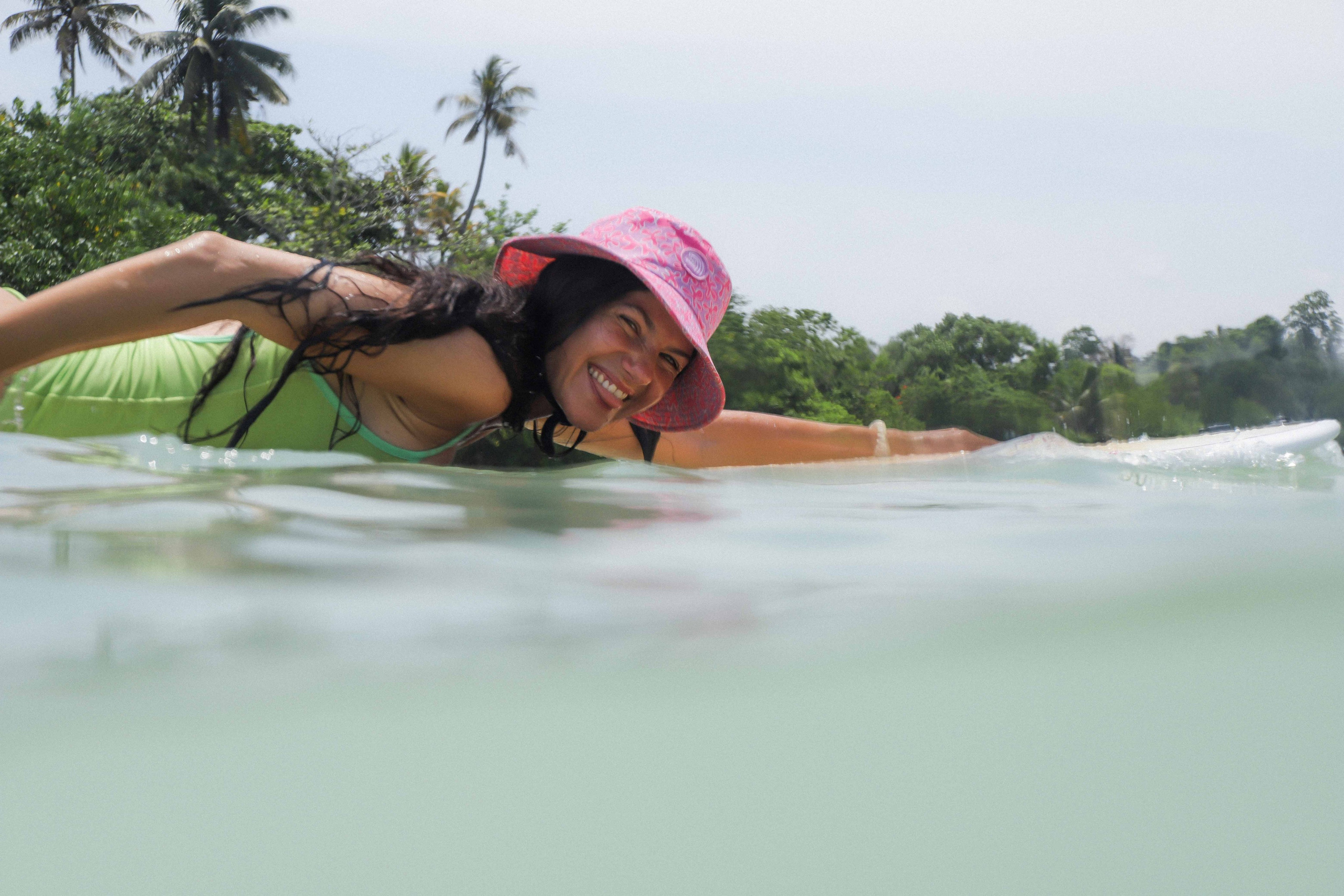 Съемка серфинга с воды в Велигаме | Девушка на рифе — атмосферные кадры. Фотограф на Шри-Ланке