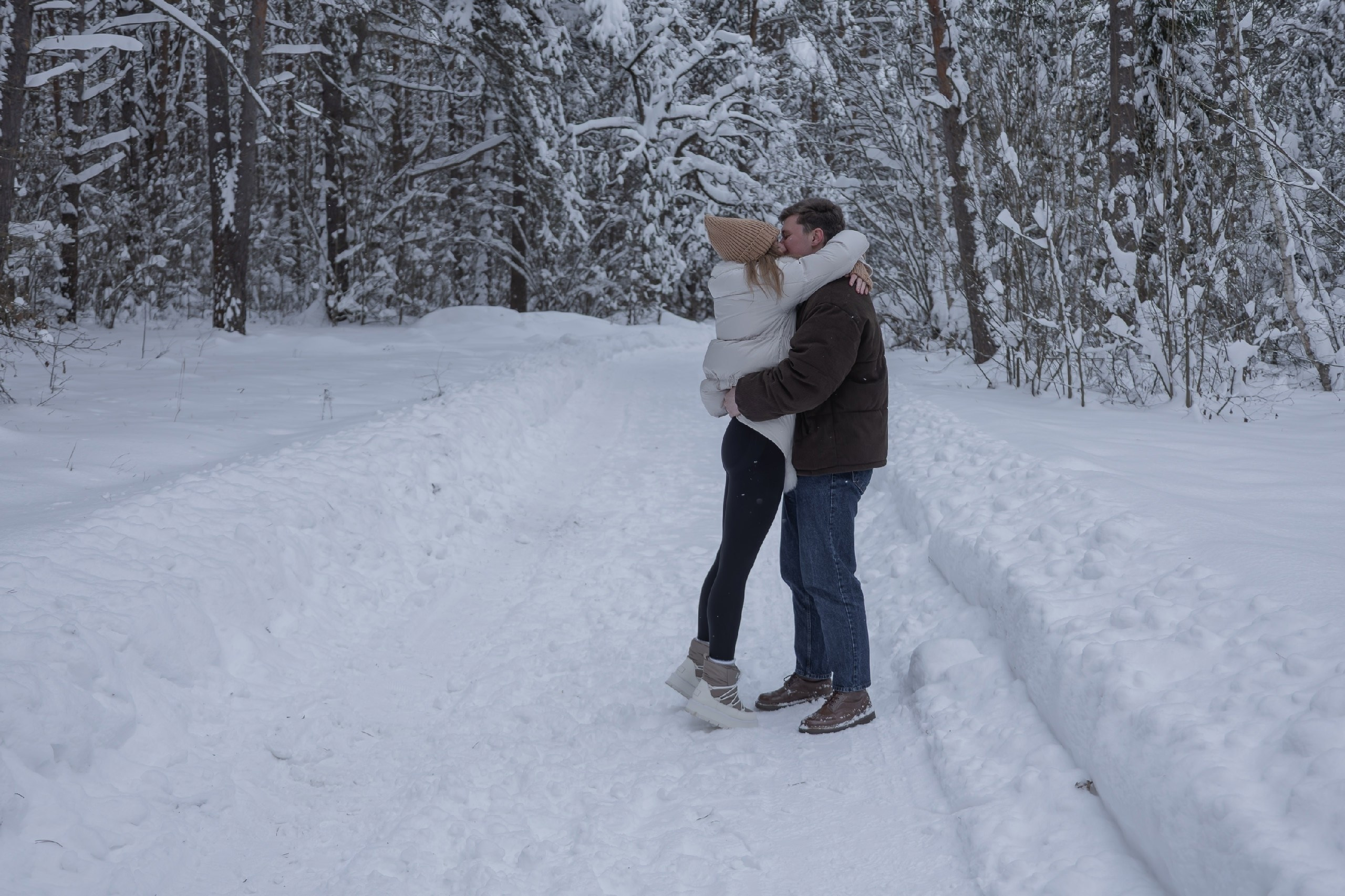 Love Story,Фотосессия,Пара,Влюблённая пара,Зимний лес,Любовь,смех,радость,нежность,поцелуй,поцелуи