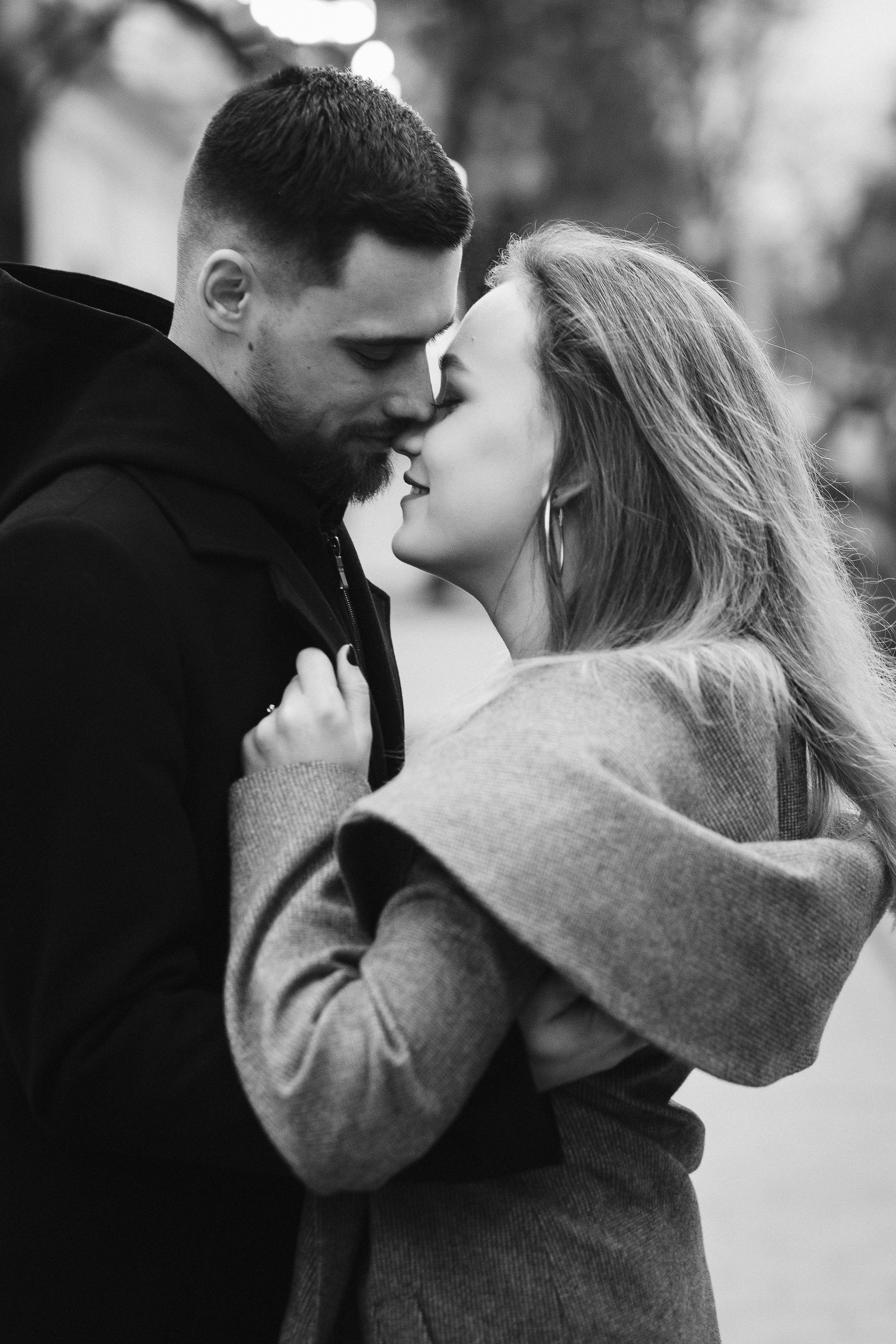 Романтическая фотосессия Никиты и Марины у Театра Чехова в Таганроге. Свадебный и семейный фотограф в Таганроге Бакарюк Антон