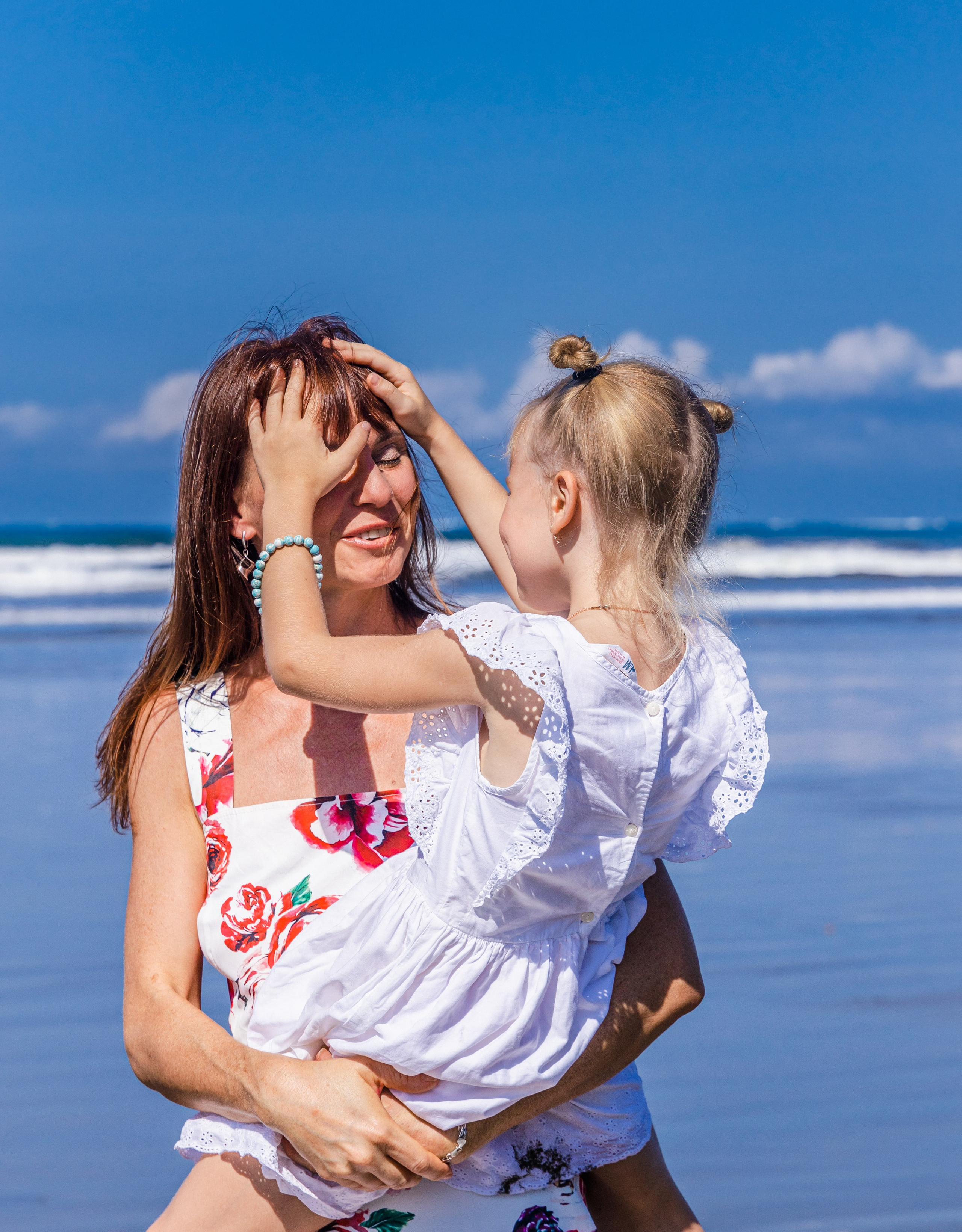 Ocean moments with mother and daughter. Family, portrait, content photo in Costa Rica Evgeniya Besprozvannykh