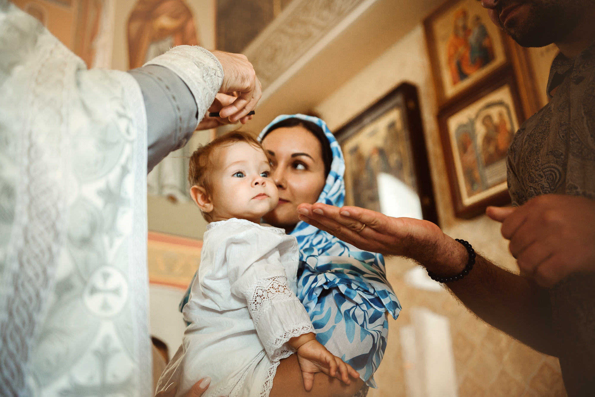 Таинство крещения, кадры. Семейный фотограф в г.Москве Катя Норм