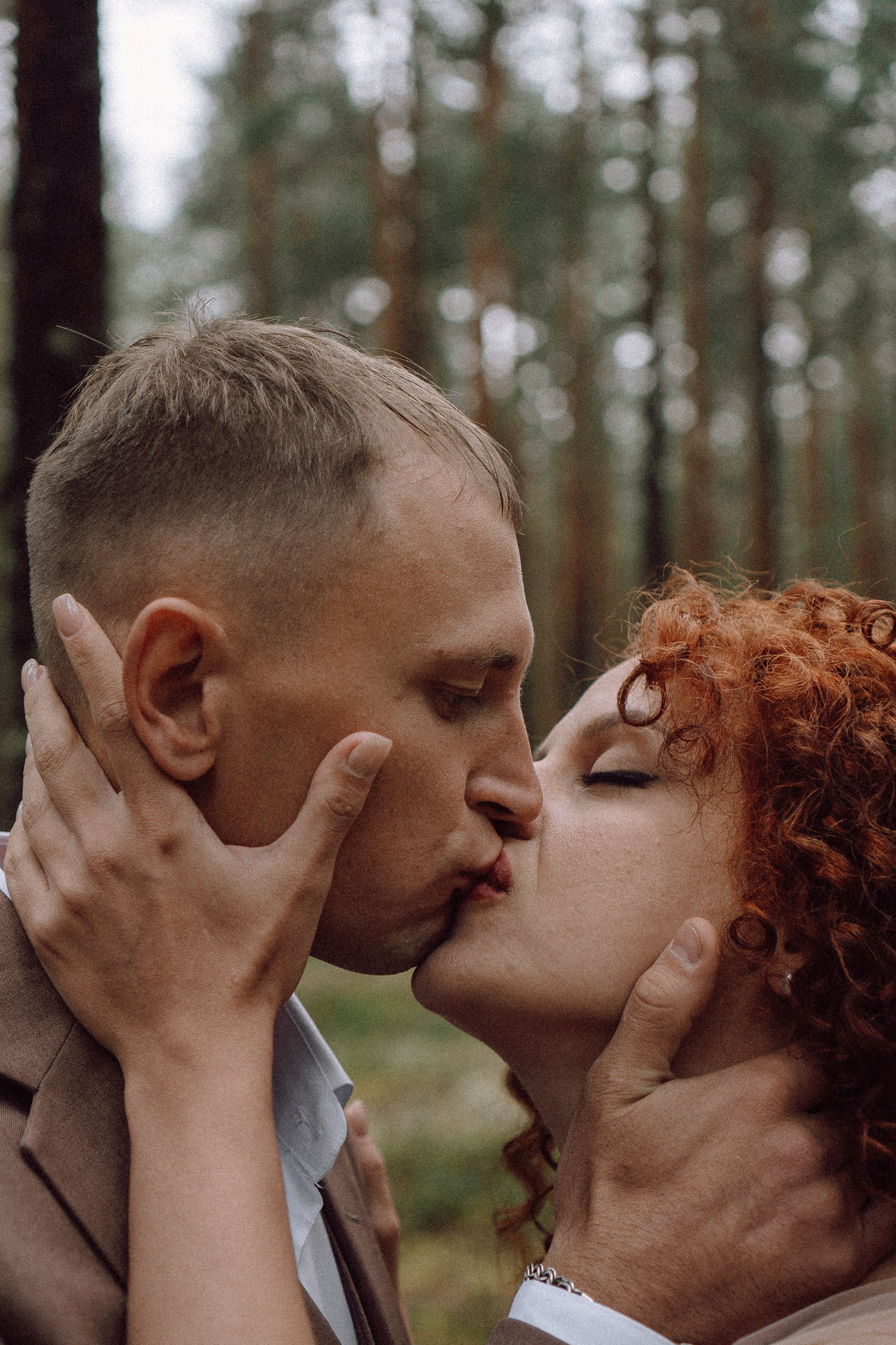 СВАДЕБНАЯ ФОТОСЕССИИЯ ПАРЫ В ГОРОДЕ ПРИОЗЕРСК В СОСНОВОМ ЛЕСУ И С ПИКАПОМ. Профессиональный фотограф, Санкт-Петербург — Виктория Богомолова