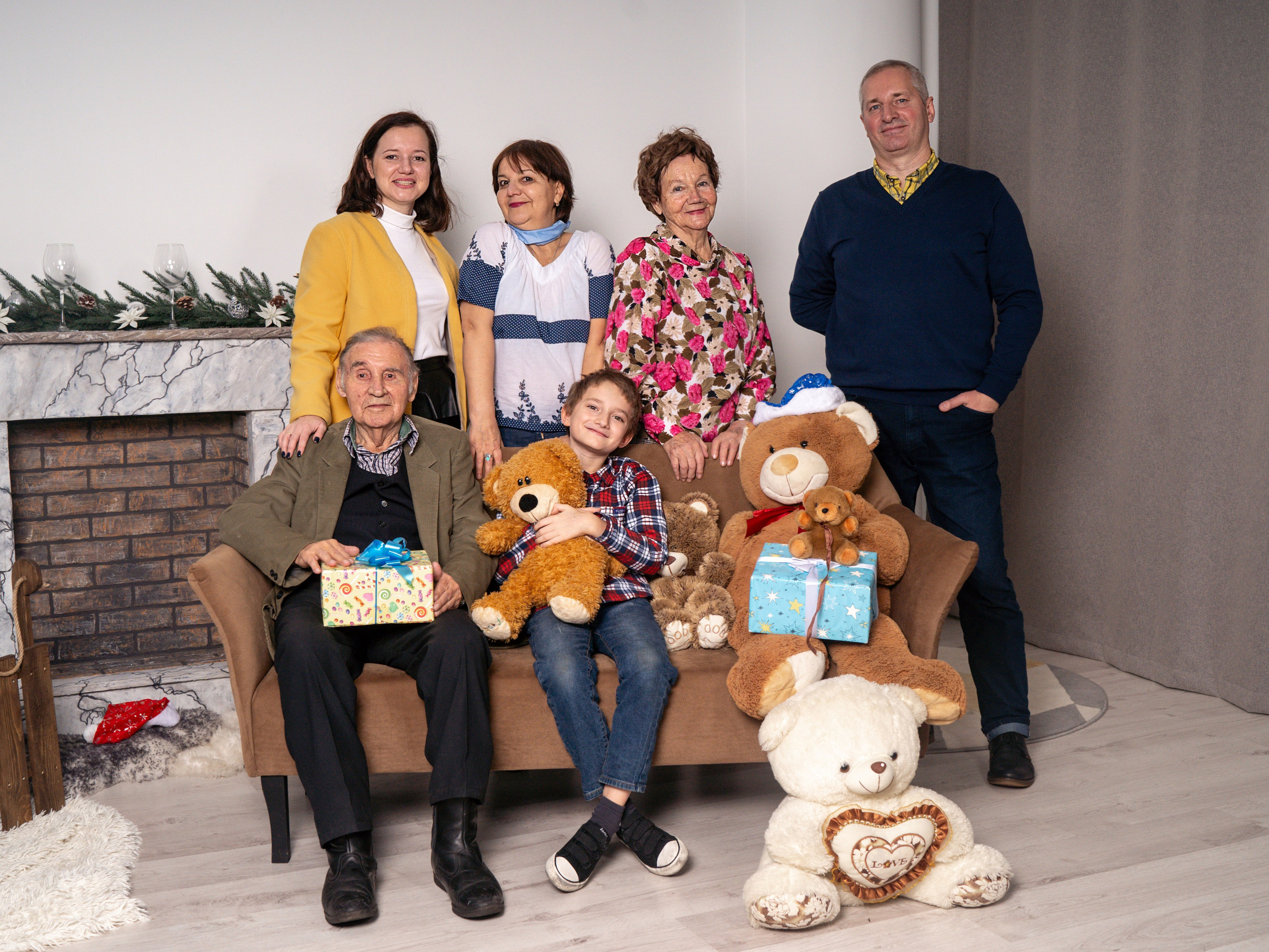 С бабушками. Фотограф Зинаида Евдокимова