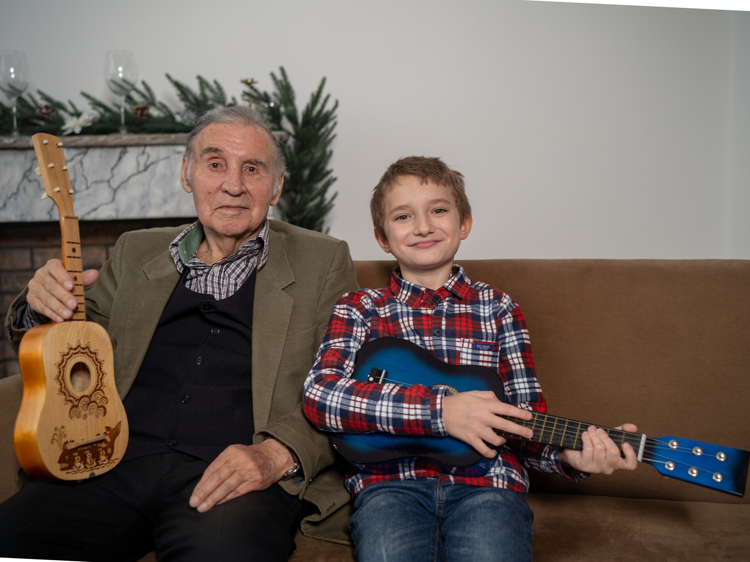 С бабушками. Фотограф Зинаида Евдокимова