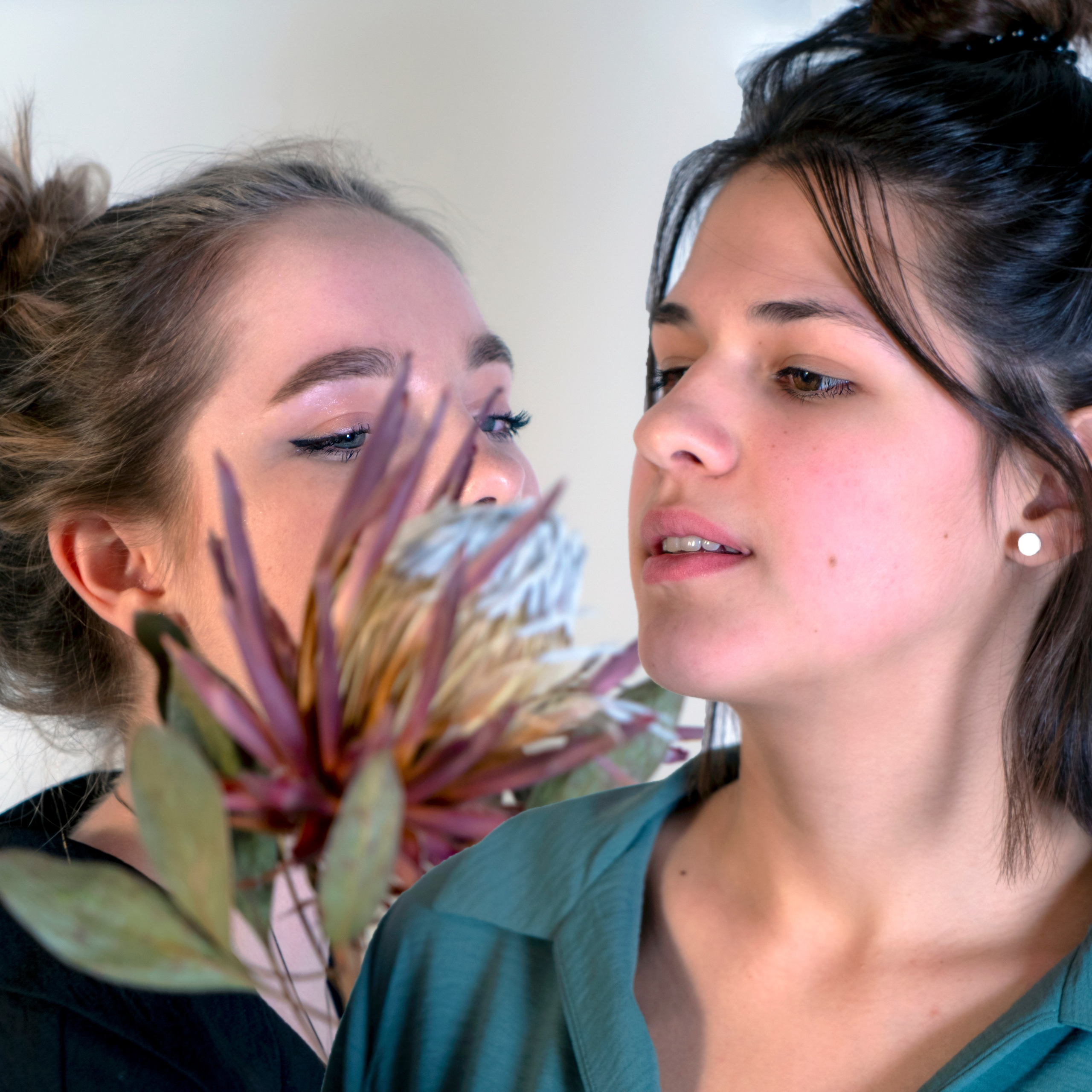 Соня и Мира. Портрет. Главная