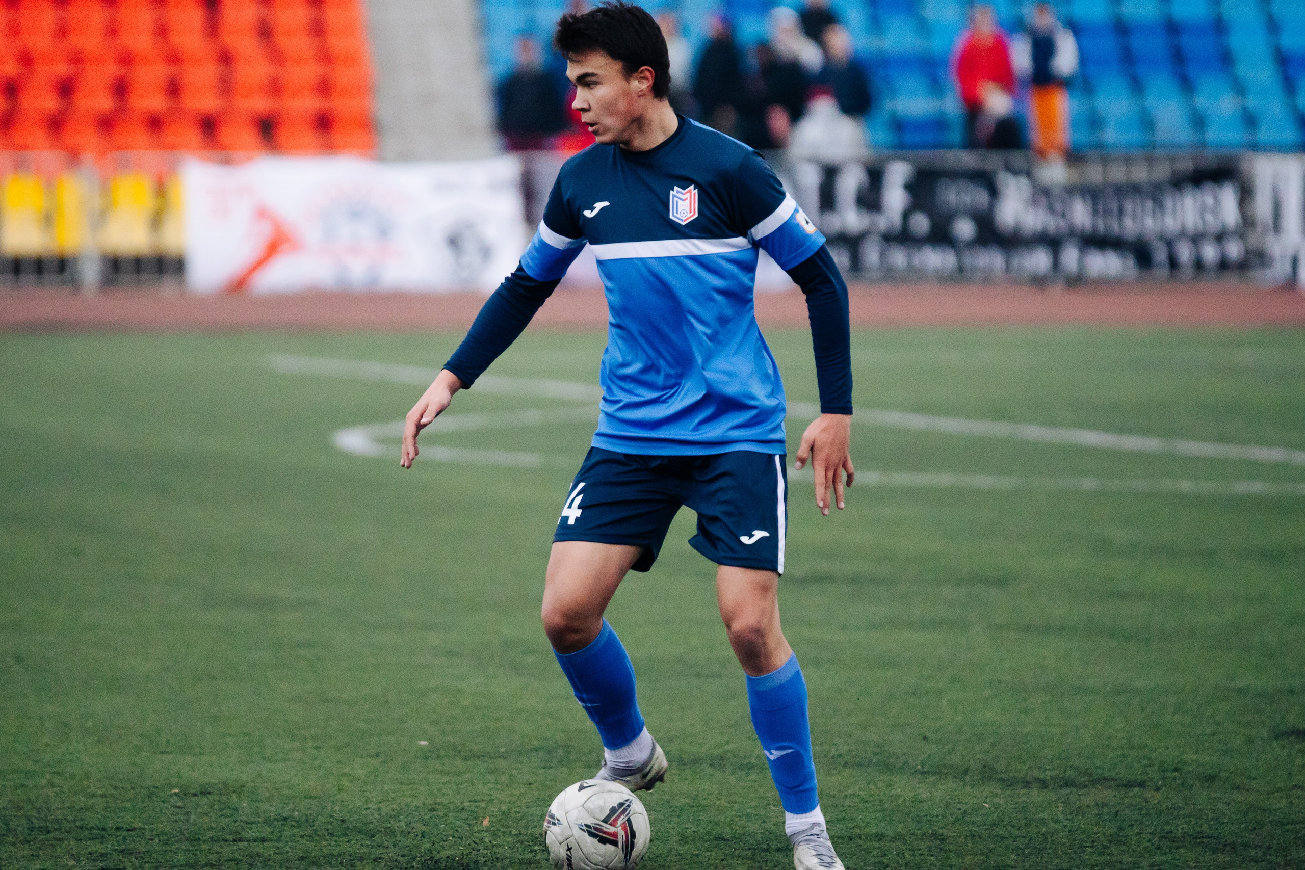 ФК Металлург — ФК Шахтер // 06.04.24. Денис Прохоров Фотограф в г. Магнитогорск