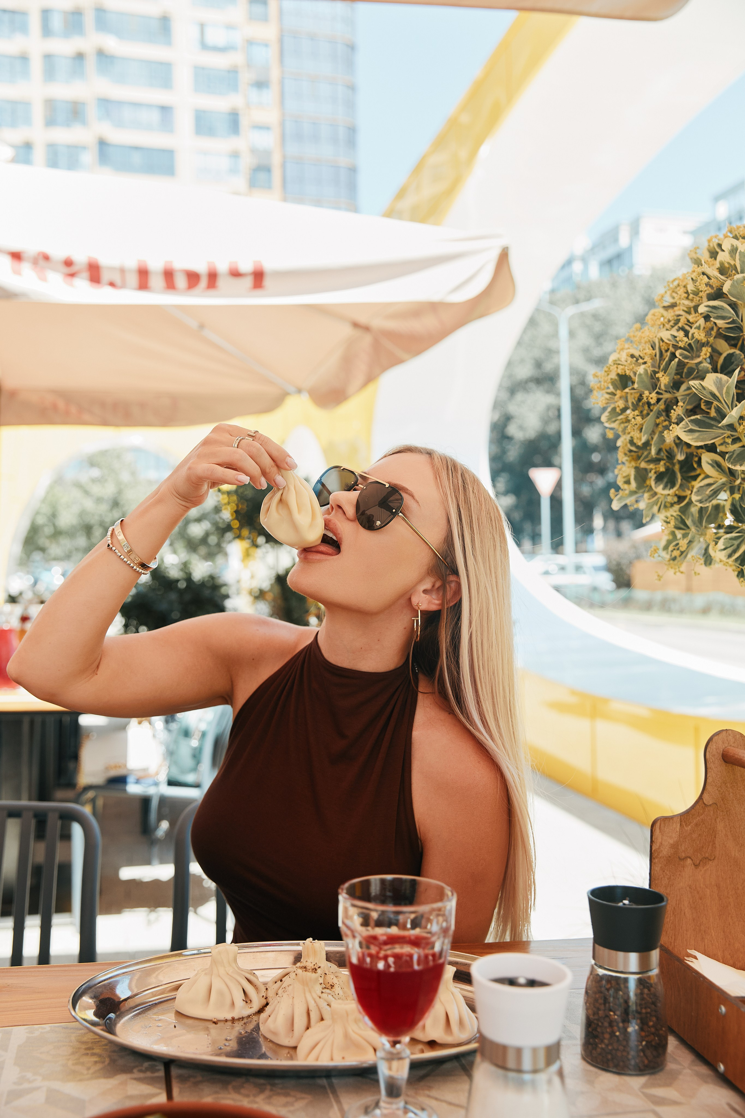 Терраса и завтраки в Старик Хинкалыч ТЦ Сыр 09.07. Свадебный репортажный фотограф краснодар максим дремов дрёмов фотосессия студия цена