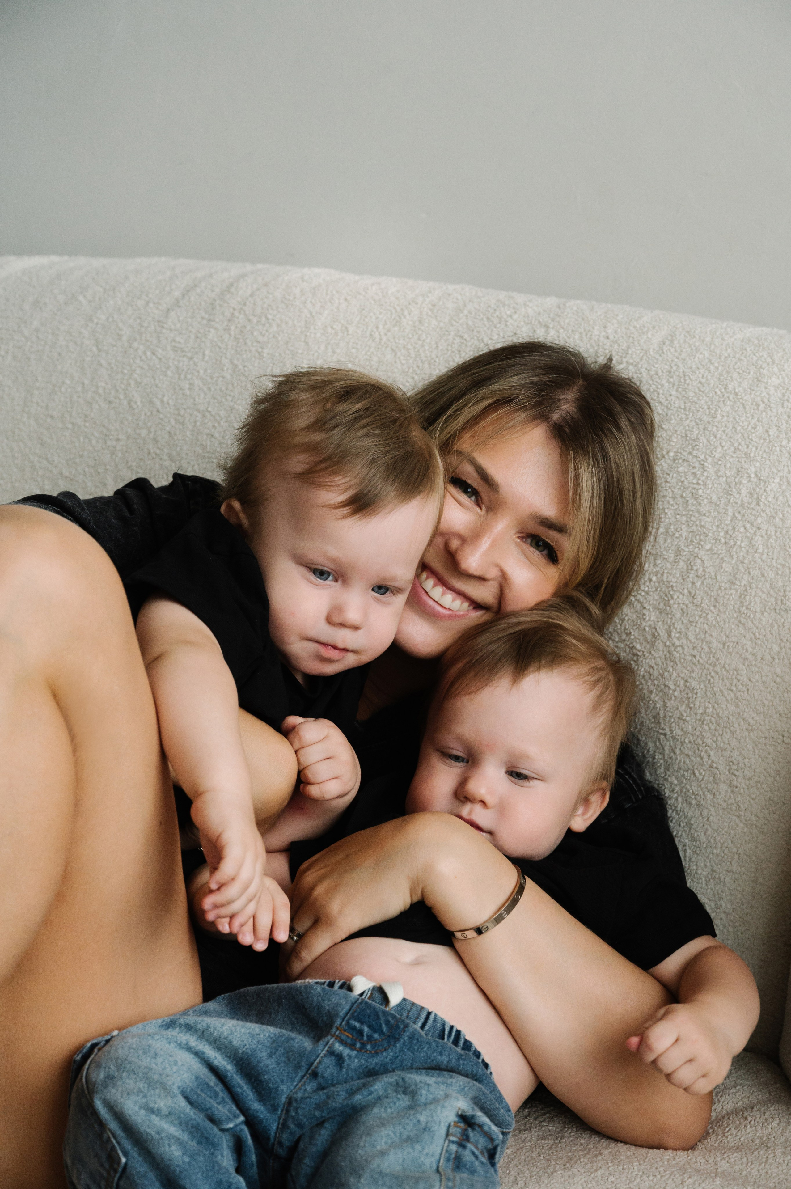 Алина. Профессиональный фотограф беременности в СПБ. Стильные фотосессии беременности в стиле минимализм и классическая фотография