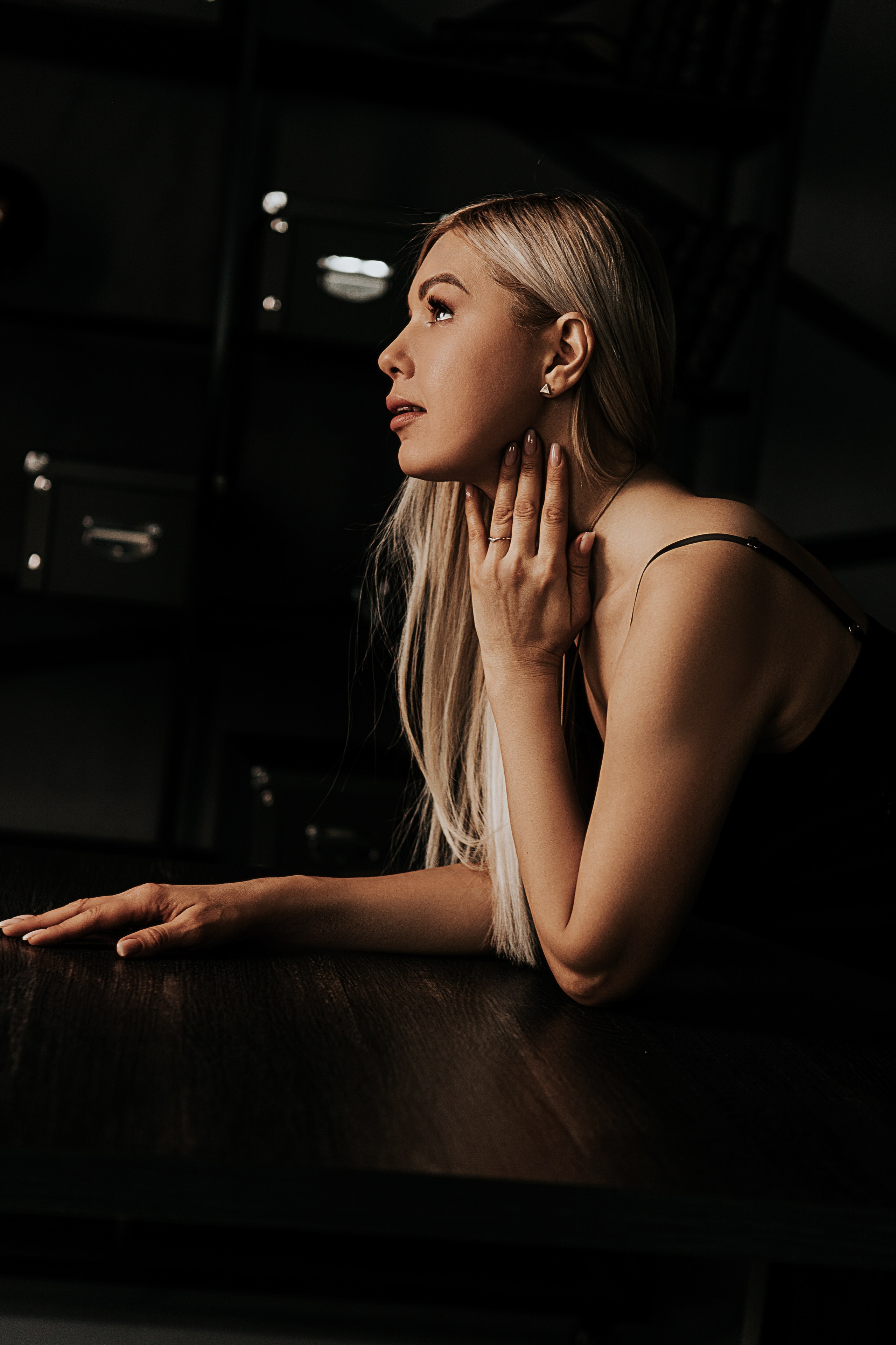 Женский портрет. женская фотосессия в иркутске. студийная фотосессия иркутск. Фотограф. женский фотограф. Фотографирую девушек в студии. фотосессия с масками ГОБО