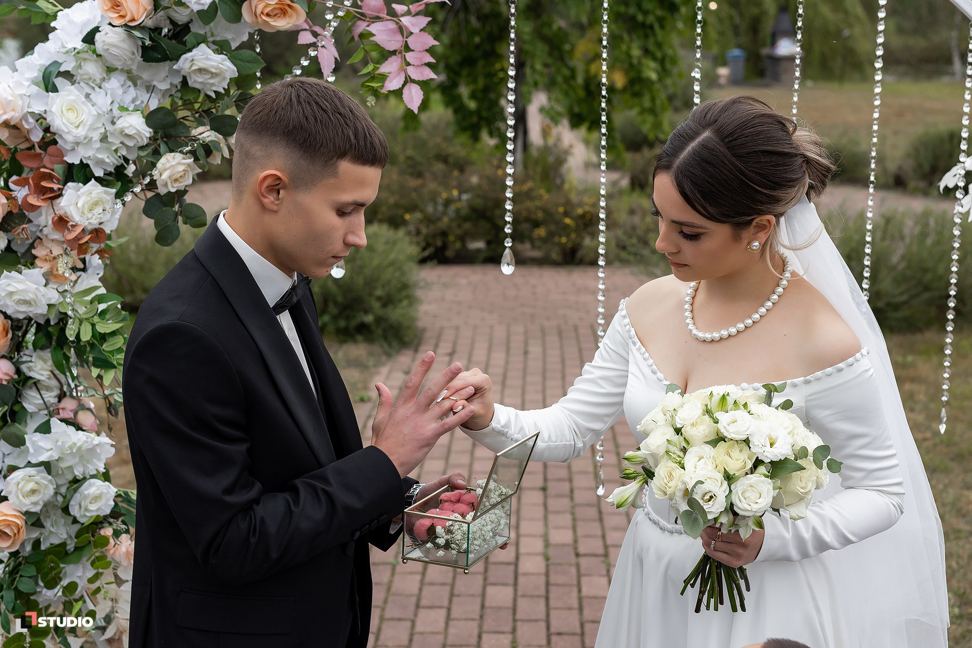 Дмитрий и Арминэ 2023. Фотограф Соловьев Денис в Московской и Владимирской области