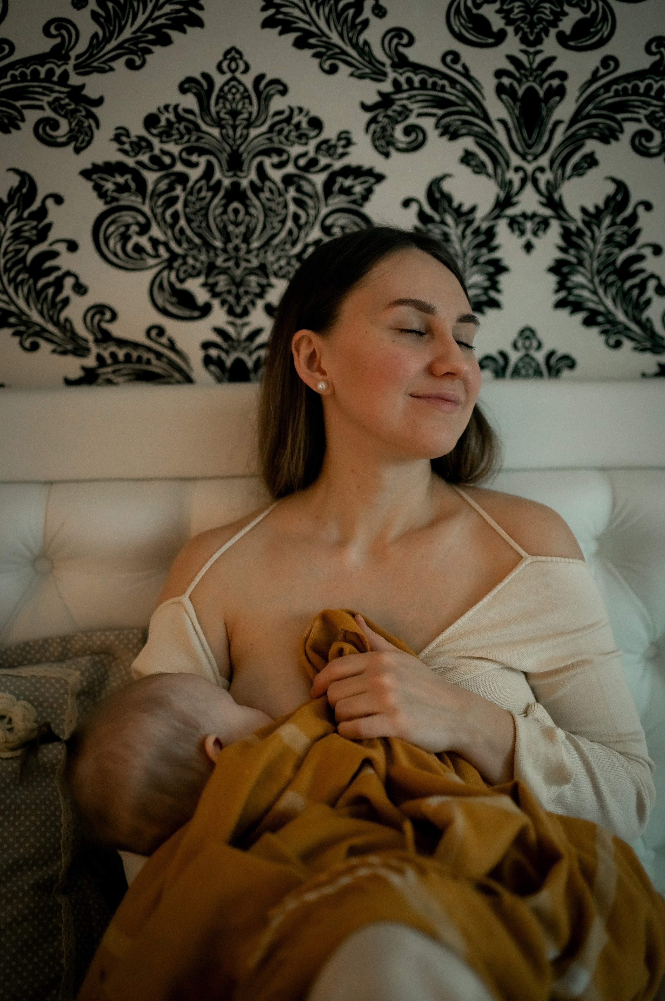 Родители с новорожденным малышом. Фотограф новорождённых, семейный, школьный в городе Калуге Евгения