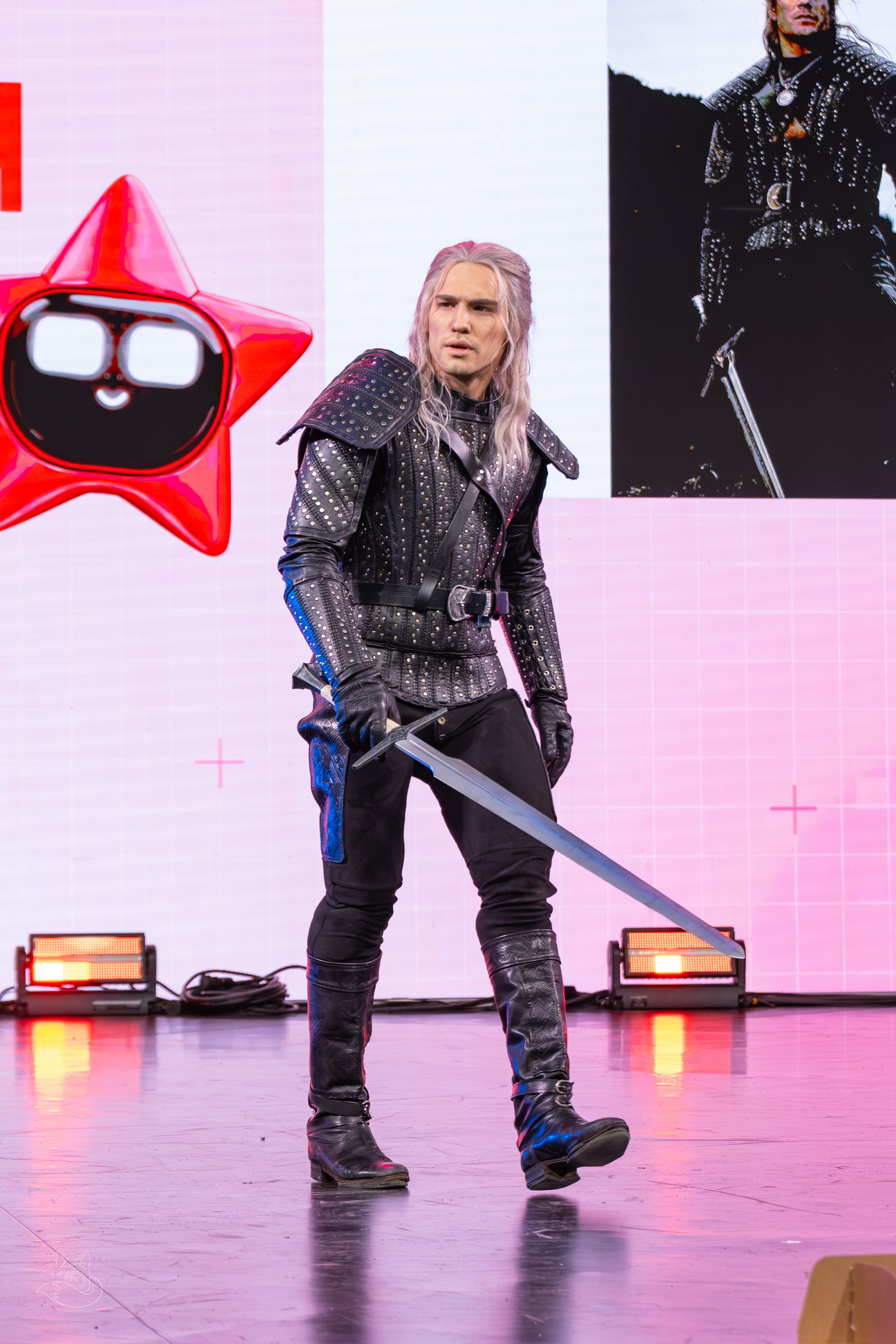 Сцена РЭД ЭКСПО 2024. Косплей фотограф