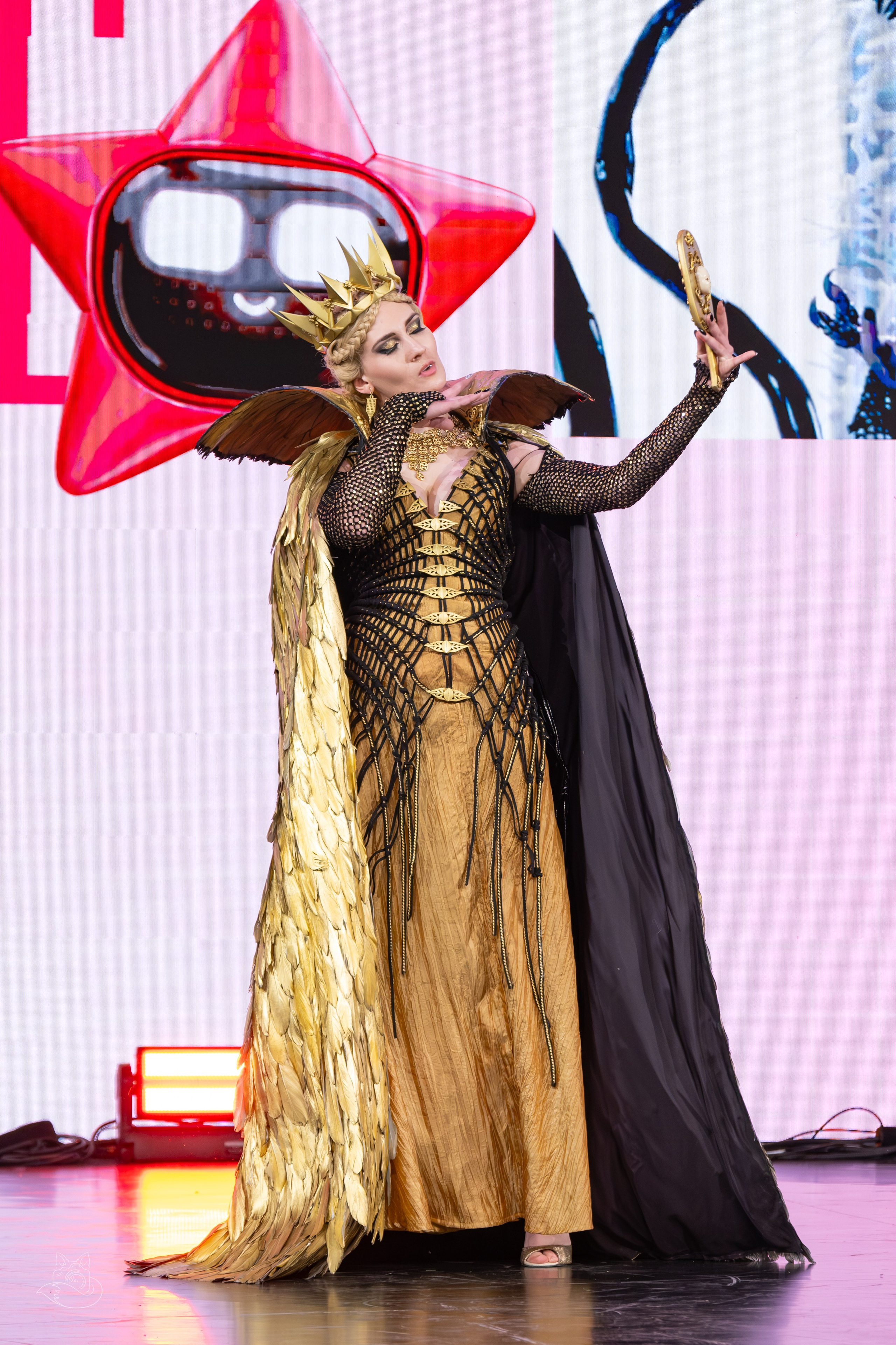 Сцена РЭД ЭКСПО 2024. Косплей фотограф