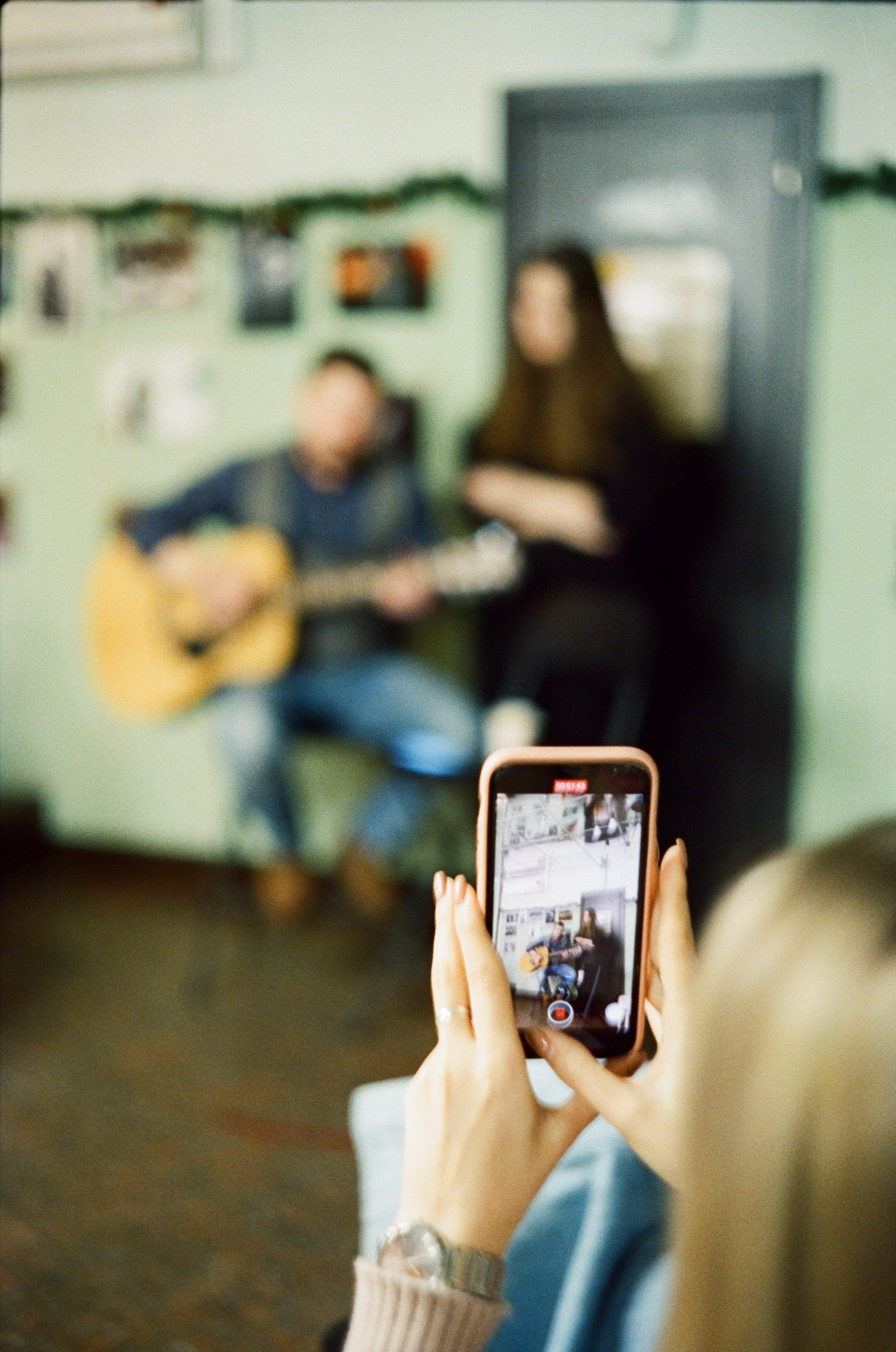 12.12.2021 // Гитара и фотография. Фотовыставки serebro.gallery, в которых автором можешь стать ты! | Москва