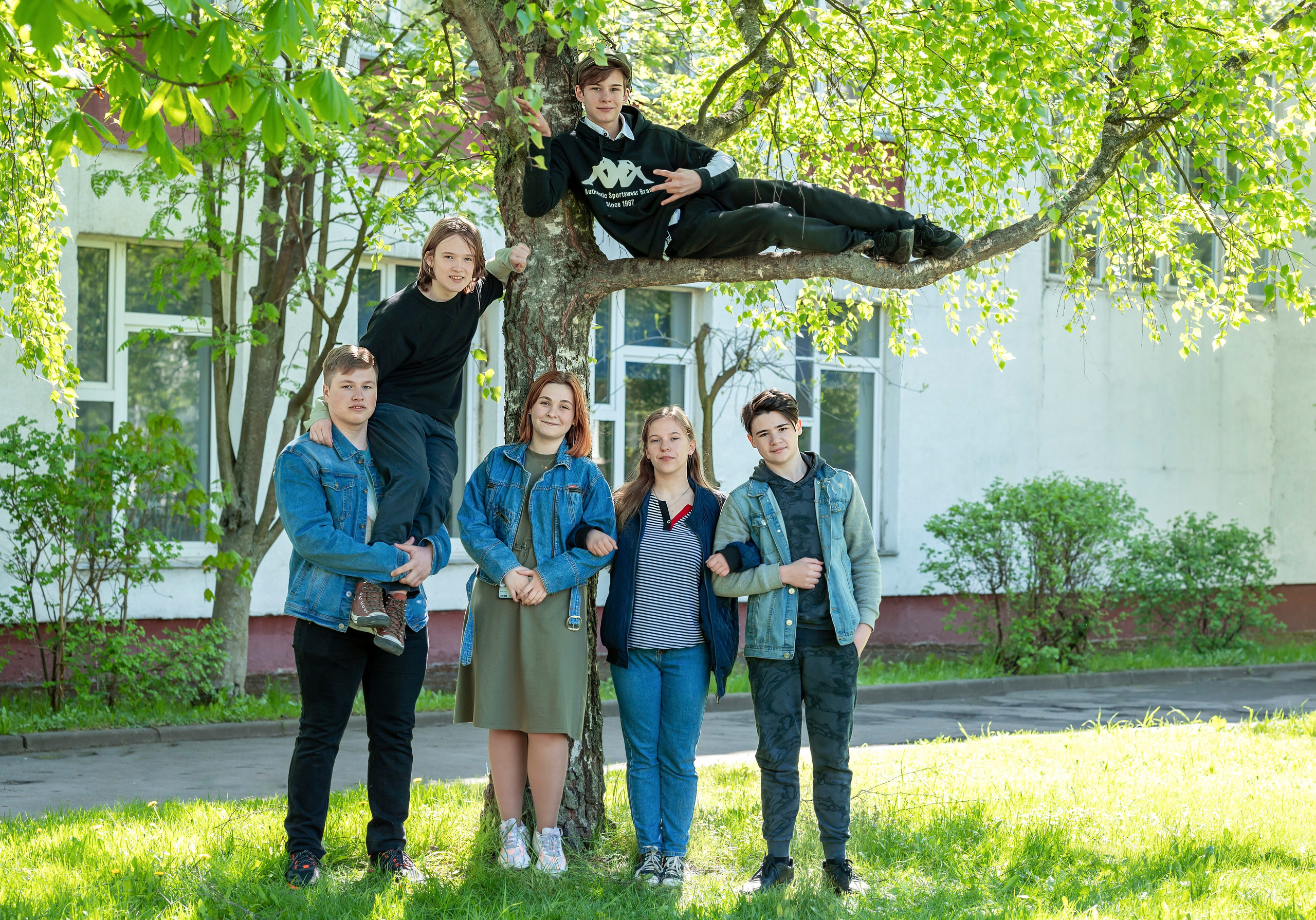 Фотосессия в классе и на территории школы. 9-И класс школа 1413. Детский и семейный фотограф г. Москва Оксана Катаджи