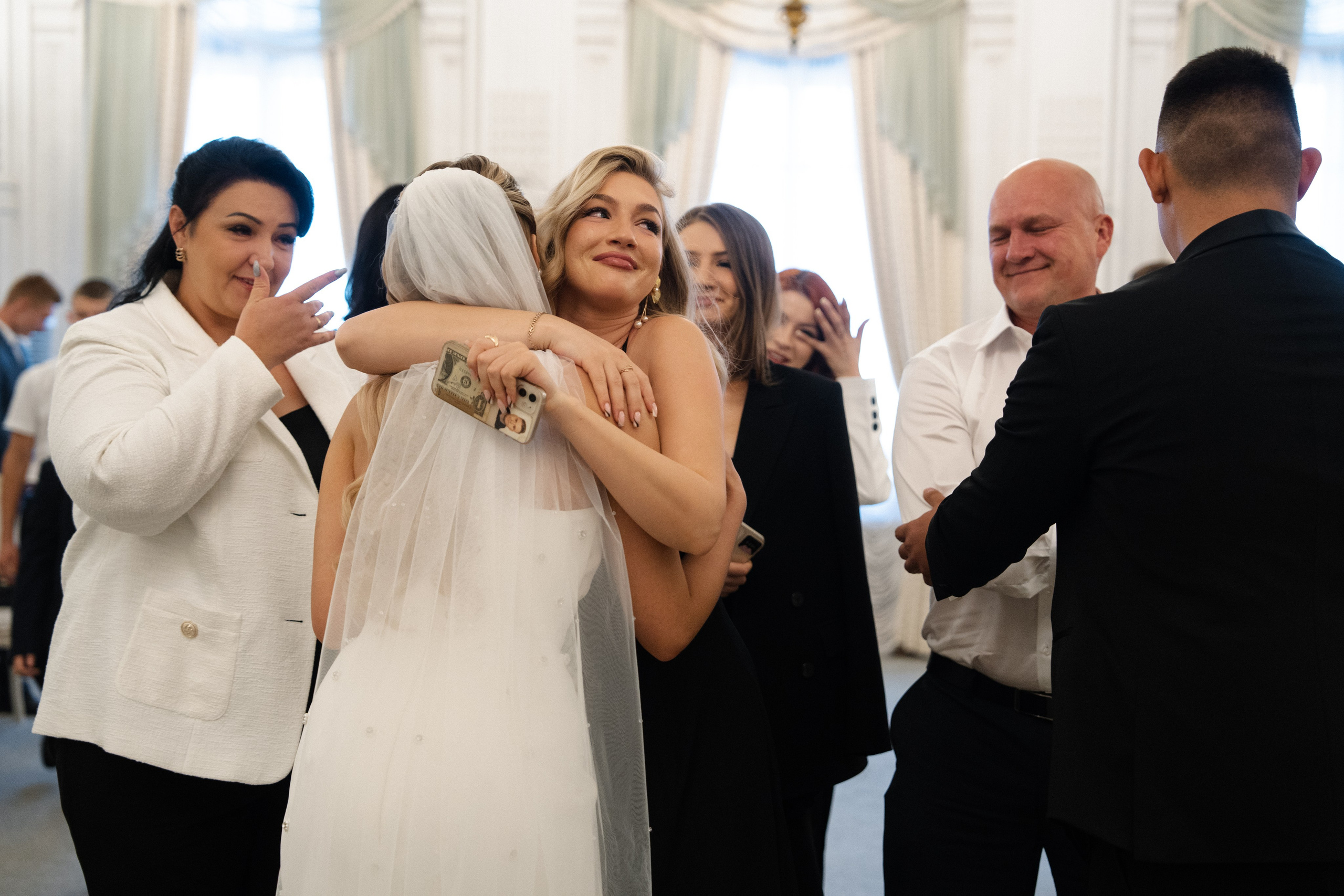 Виктория & Роман. Камерная городская свадьба в видовом ресторане в стиле современная классика. Свадебный фотограф организатор в Санкт-Петербурге Ассоль Опарина