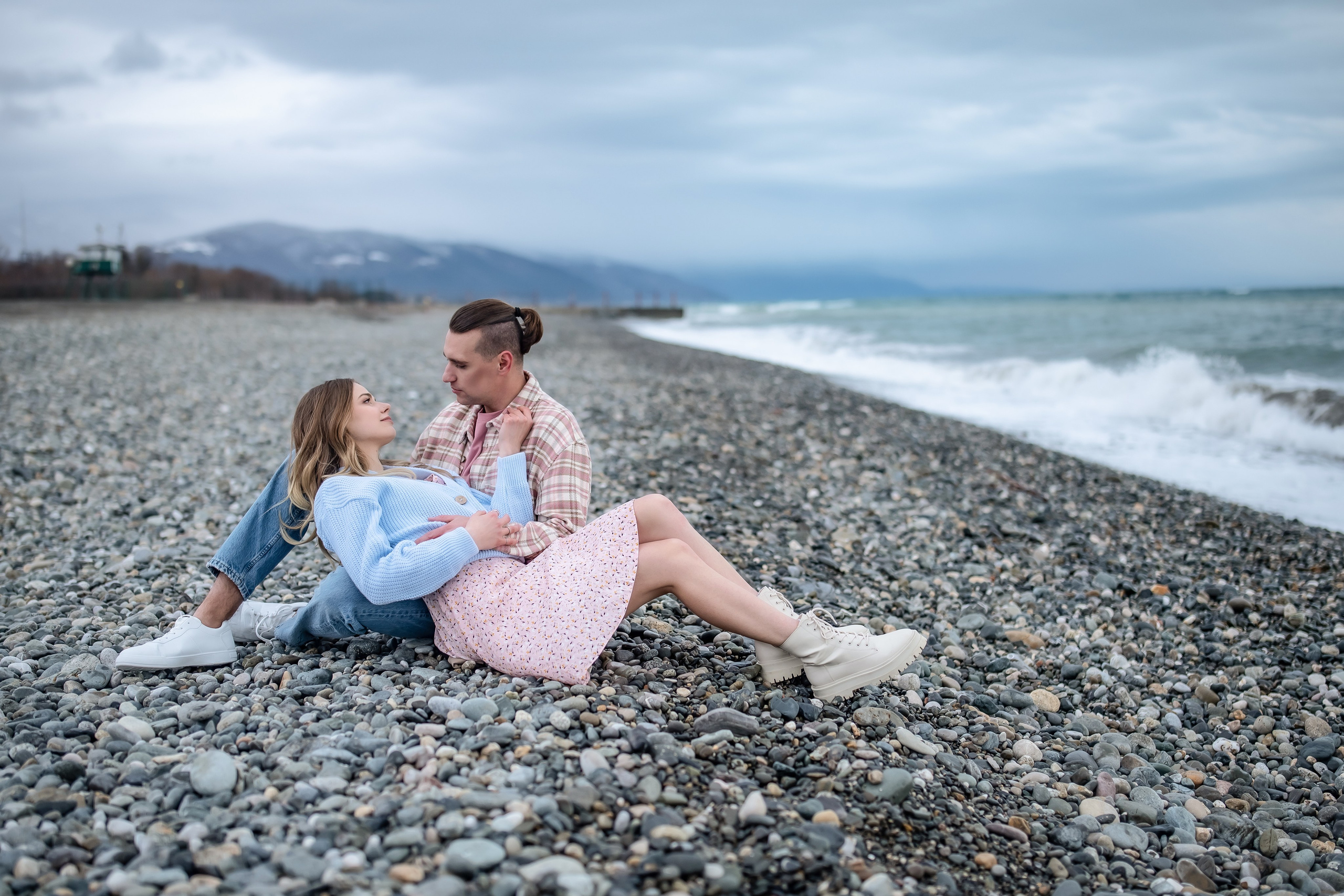 Влюбленные на пляже. Наталья Слесаренко фотограф в Сочи