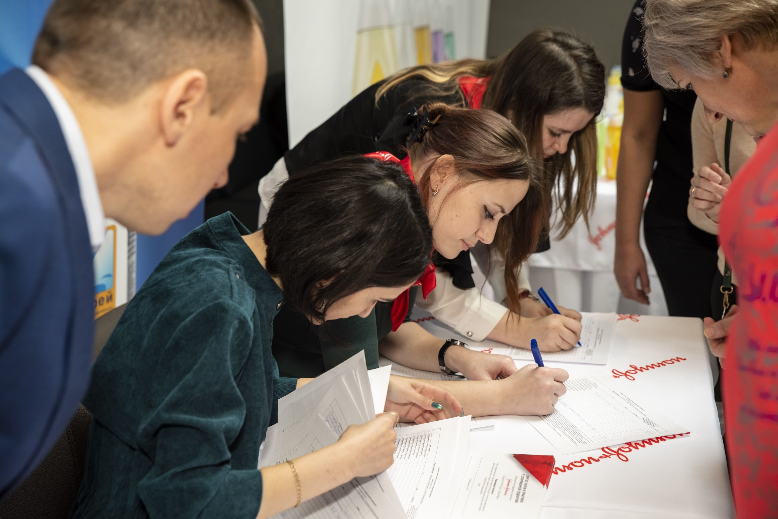 Репортажные фото Джонсон и Джонсон в Красноярске