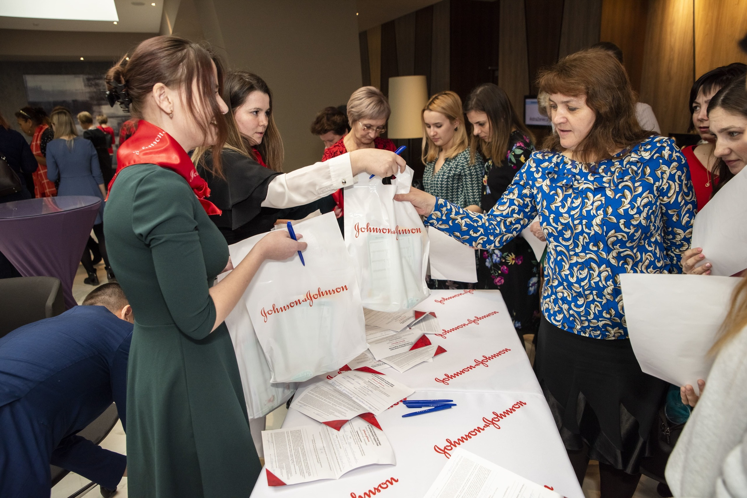 Репортажные фото Джонсон и Джонсон в Красноярске