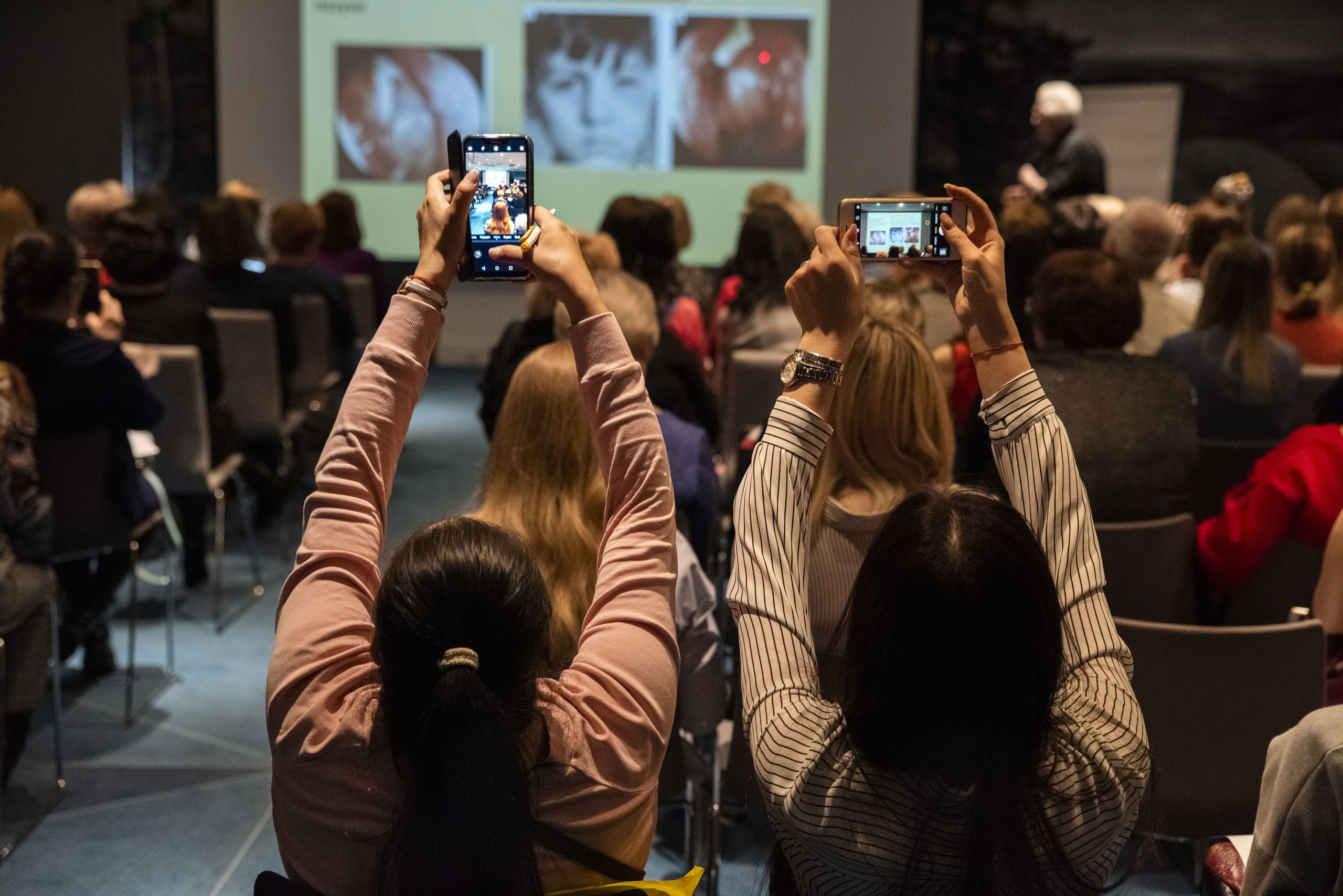 Репортажные фото Джонсон и Джонсон в Красноярске