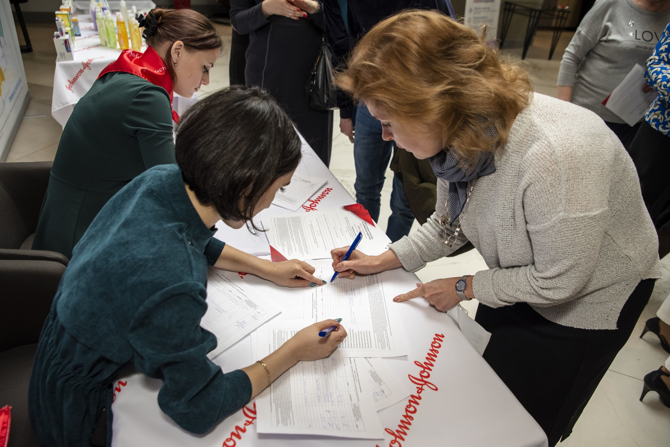 Репортажные фото Джонсон и Джонсон в Красноярске