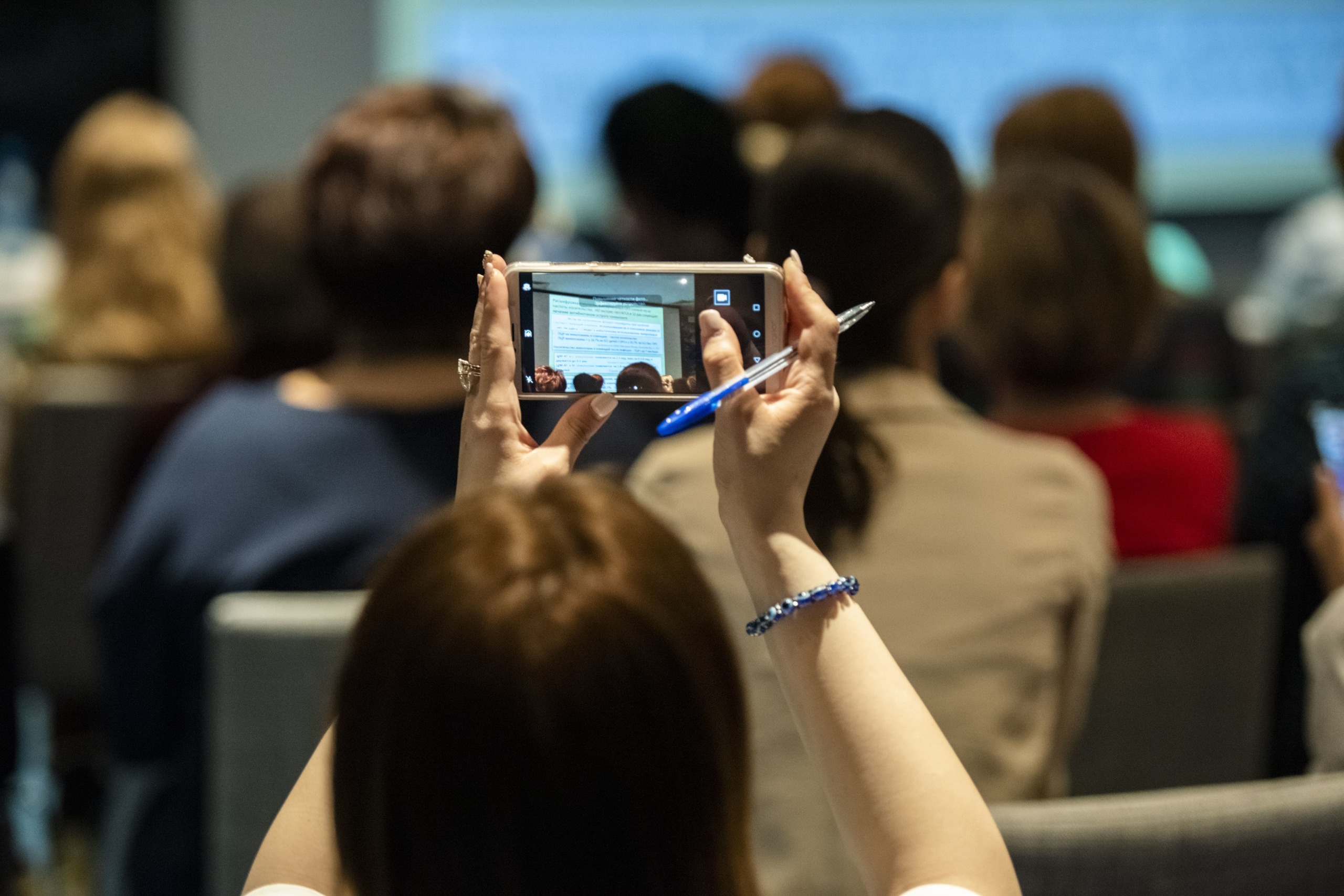 Репортажные фото Джонсон и Джонсон в Красноярске