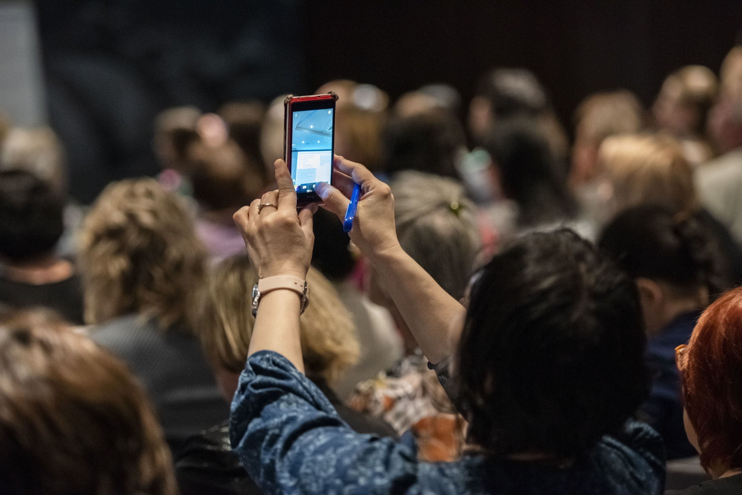 Репортажные фото Джонсон и Джонсон в Красноярске