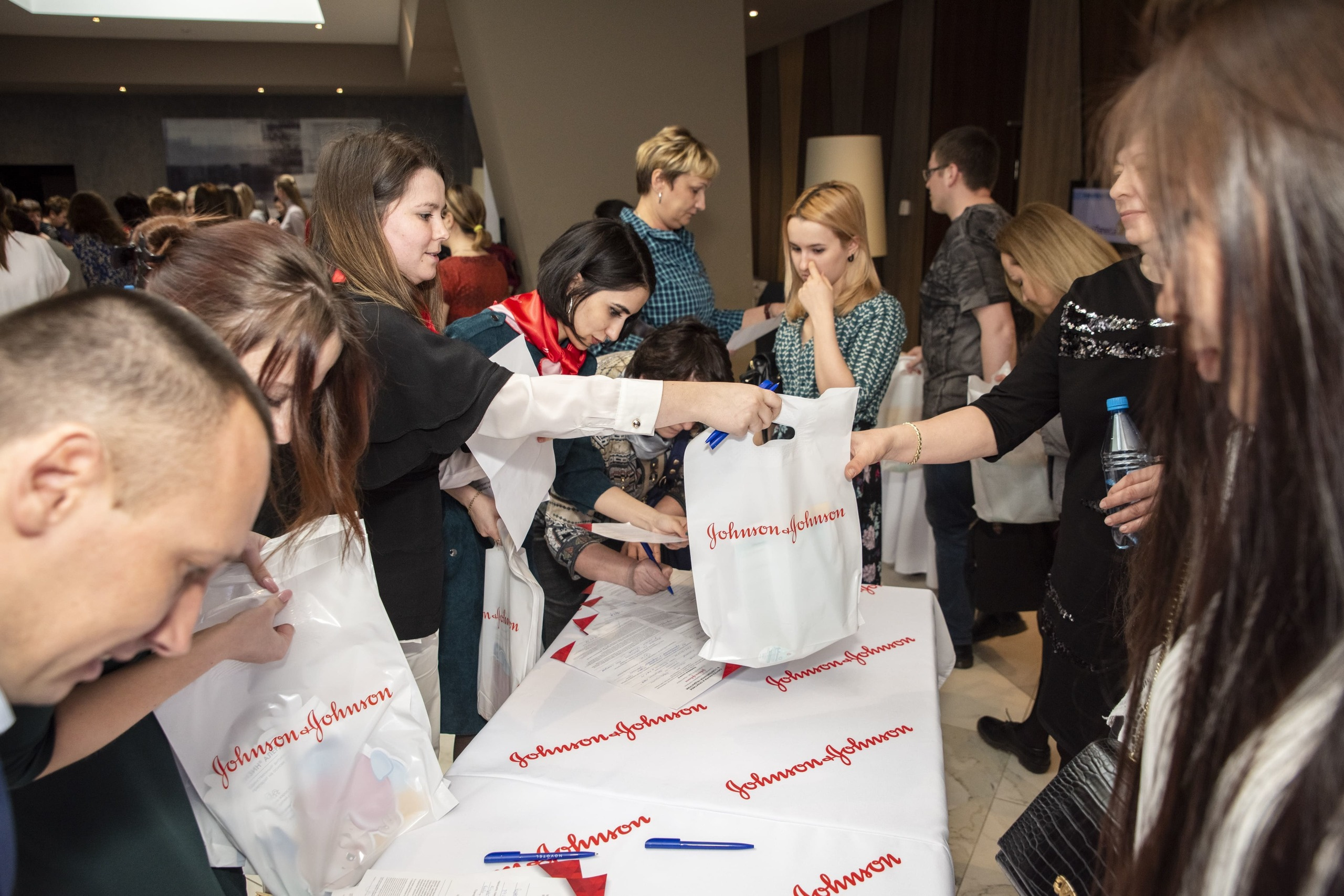 Репортажные фото Джонсон и Джонсон в Красноярске