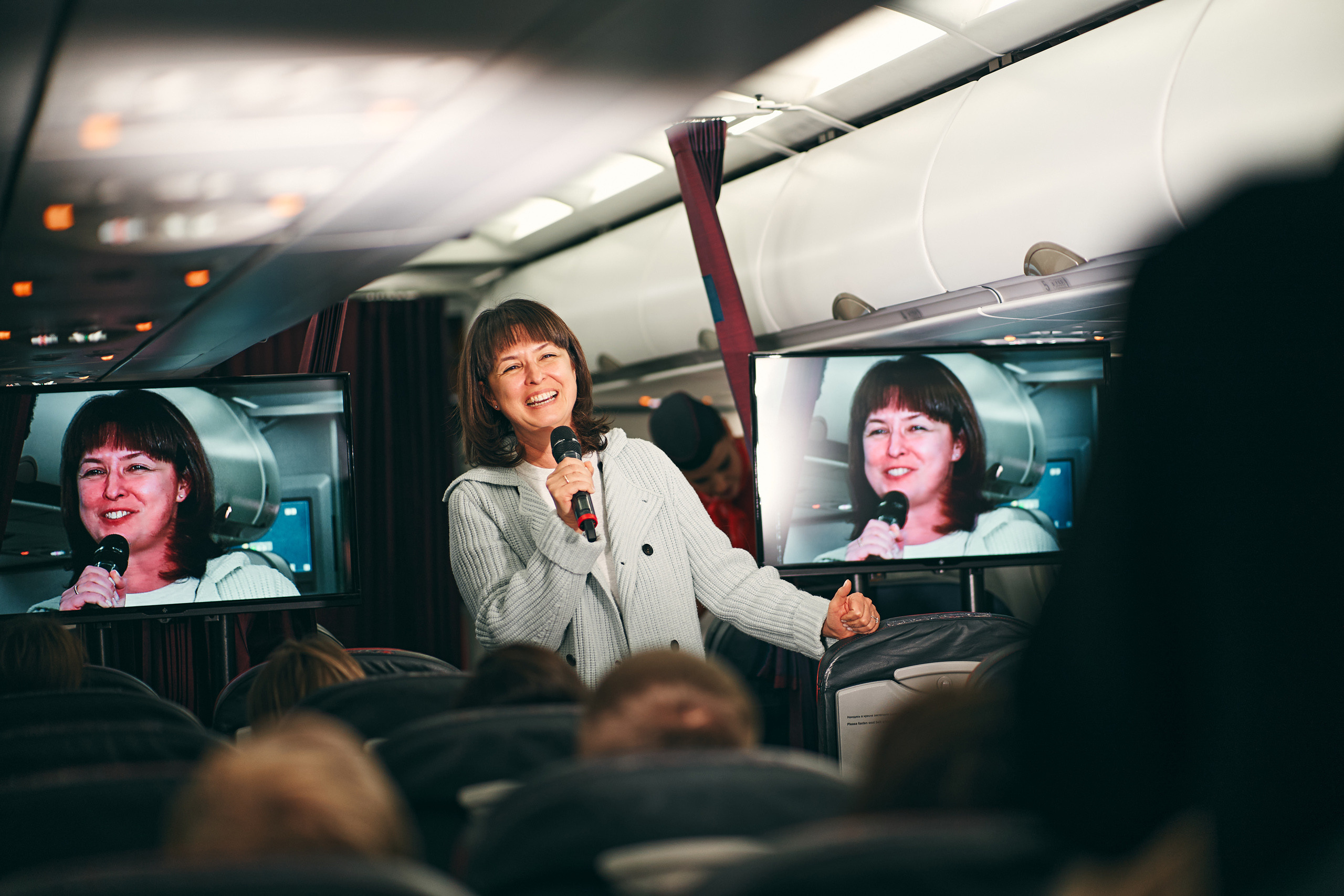 Презентация в самолёте. Фотограф Слава Кайгородов