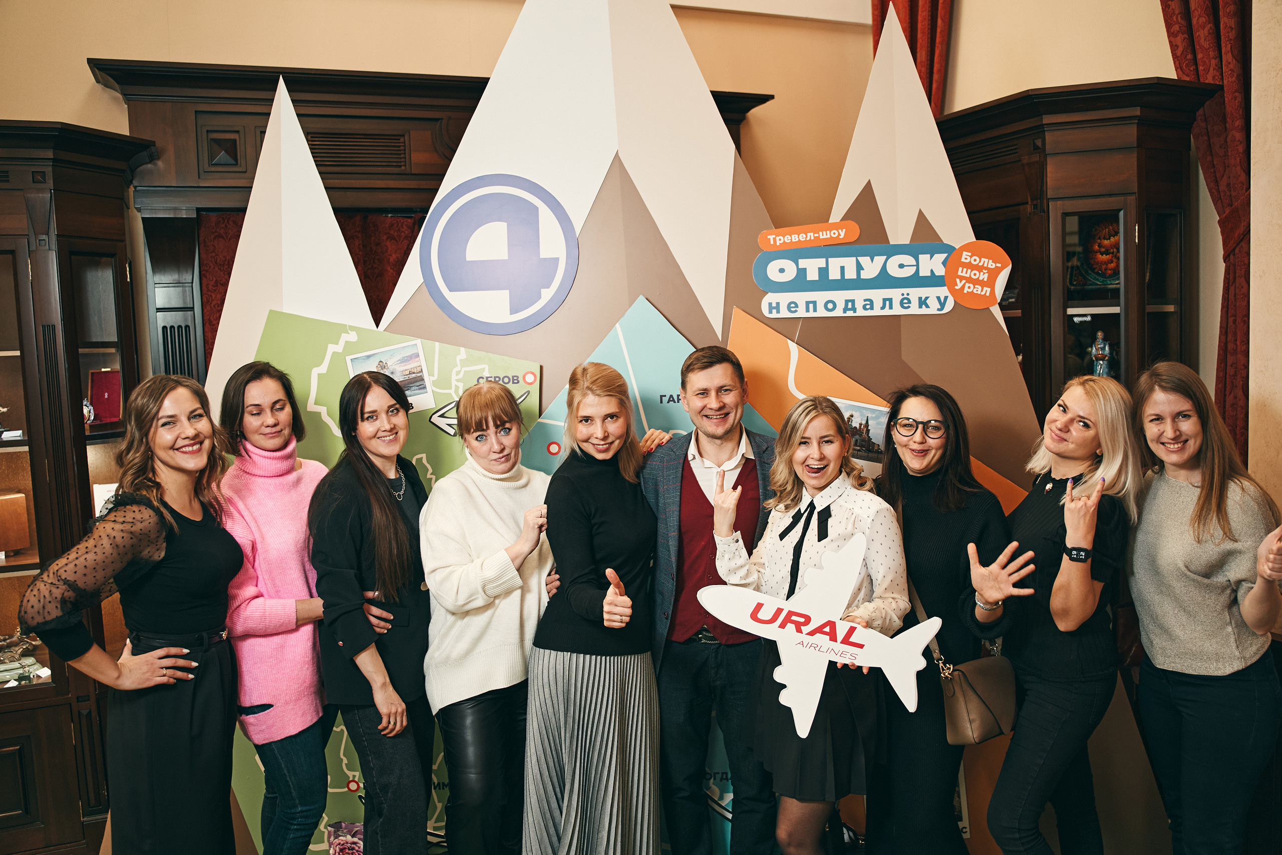 Презентация в самолёте. Фотограф Слава Кайгородов