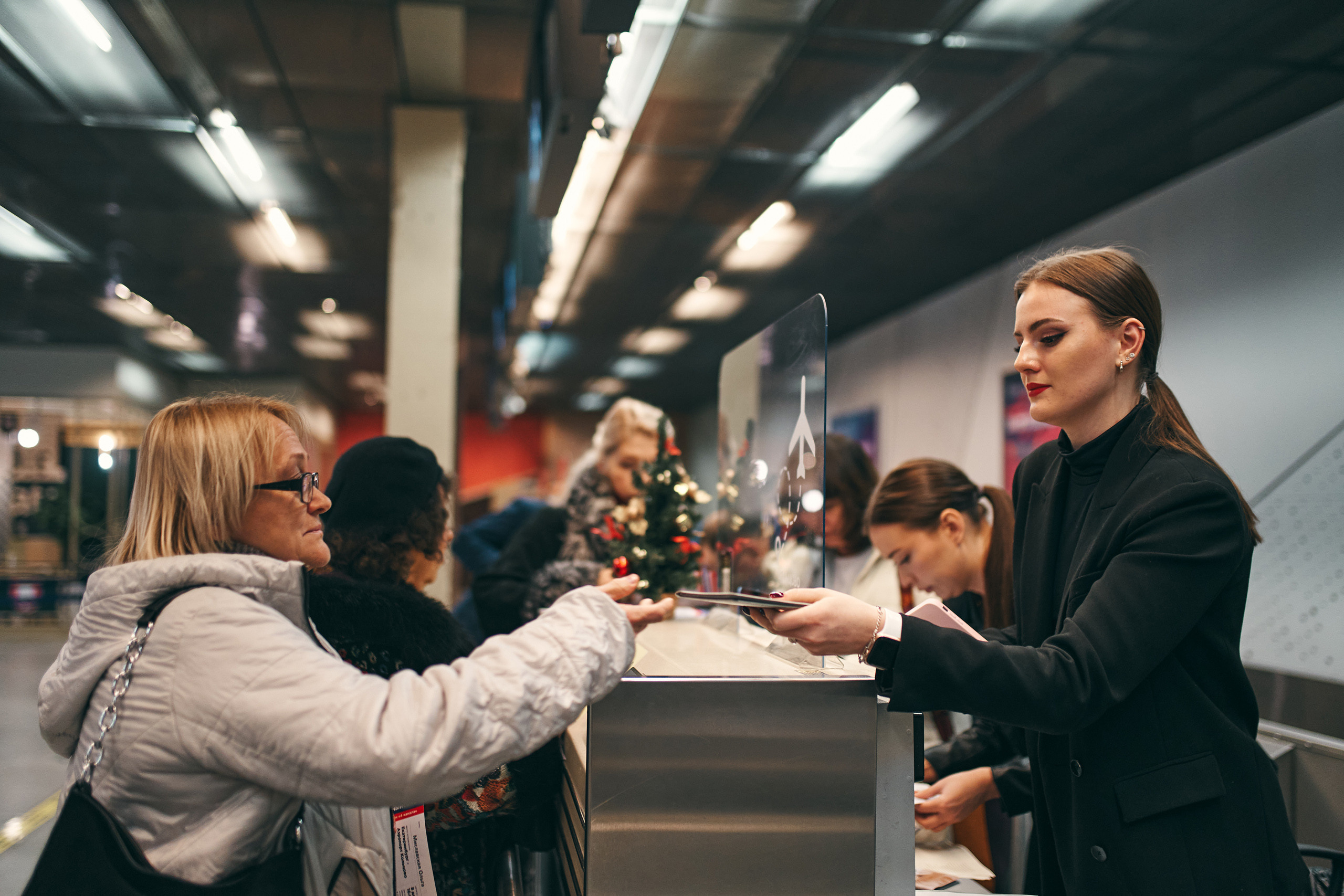 Презентация в самолёте. Фотограф Слава Кайгородов