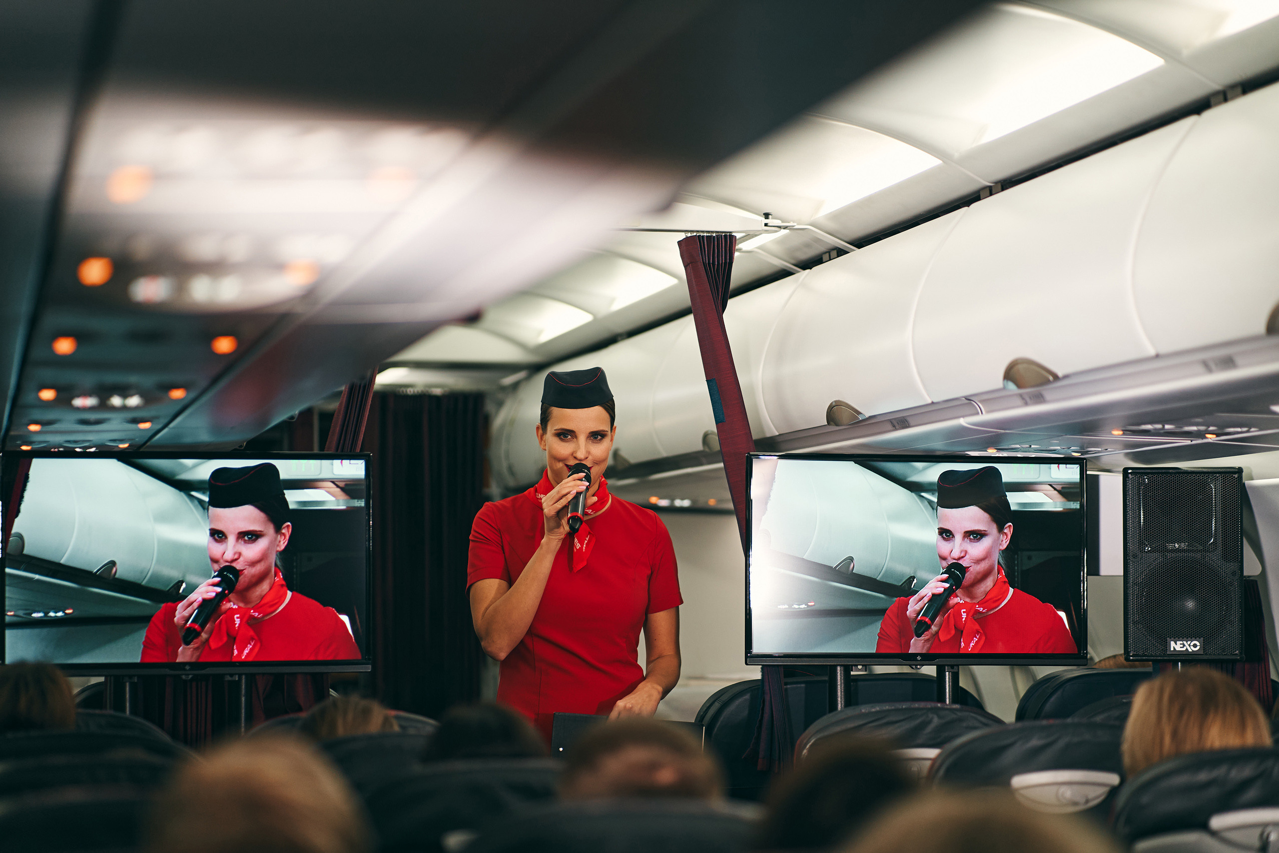 Презентация в самолёте. Фотограф Слава Кайгородов