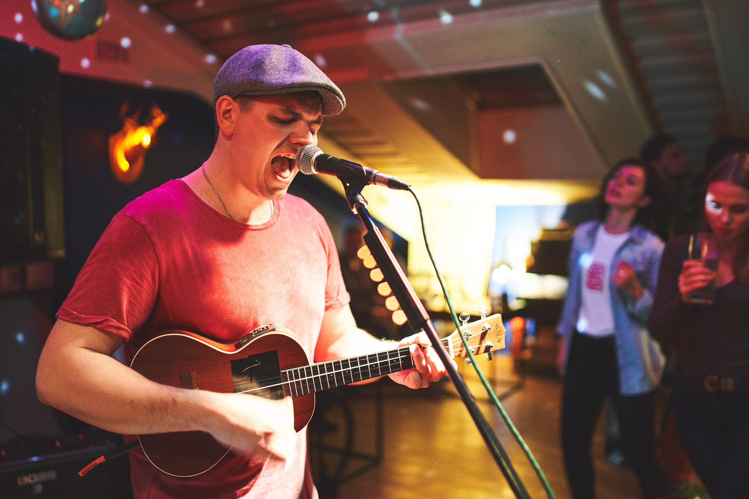 Вечеринка в NEW-Bar. Фотограф Слава Кайгородов