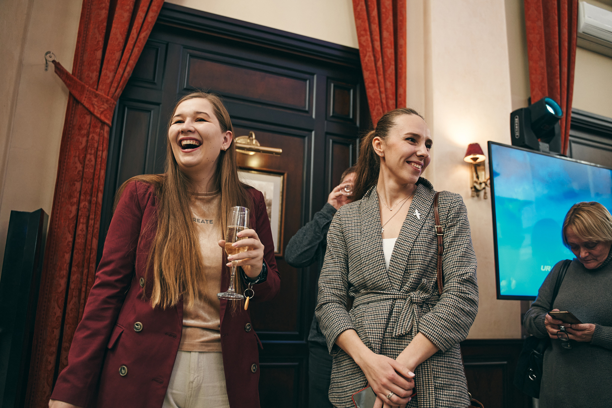 Презентация в самолёте. Фотограф Слава Кайгородов