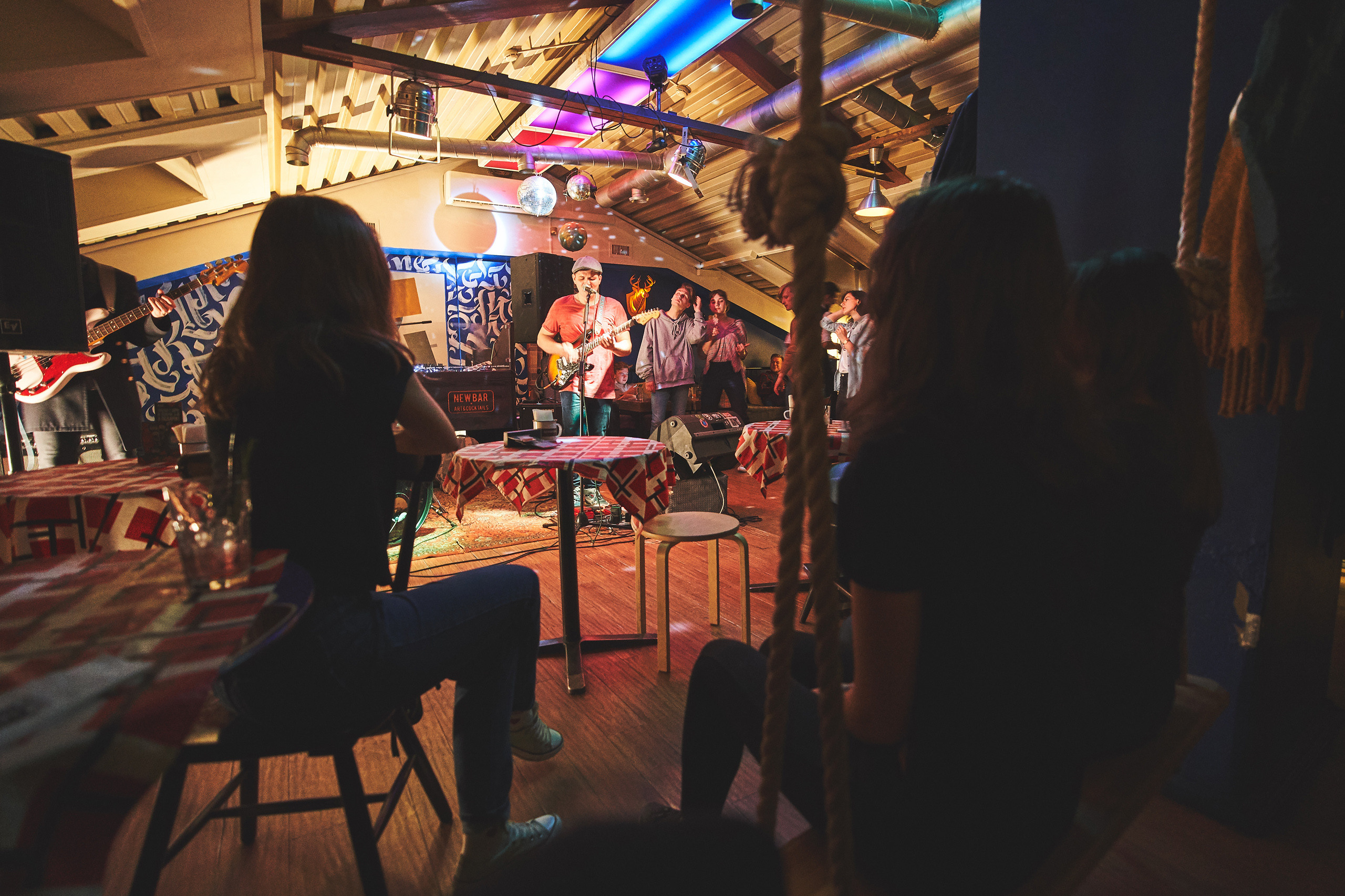 Вечеринка в NEW-Bar. Фотограф Слава Кайгородов