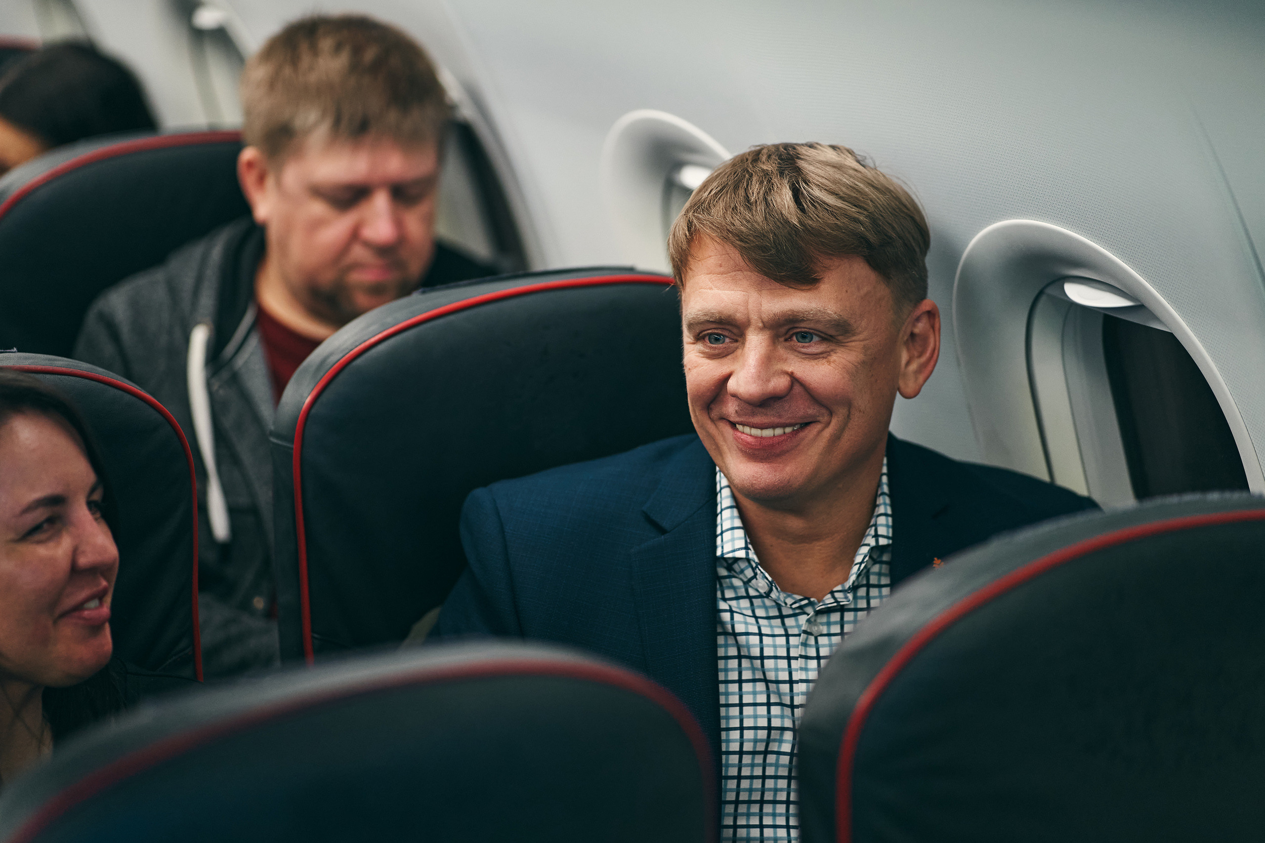 Презентация в самолёте. Фотограф Слава Кайгородов