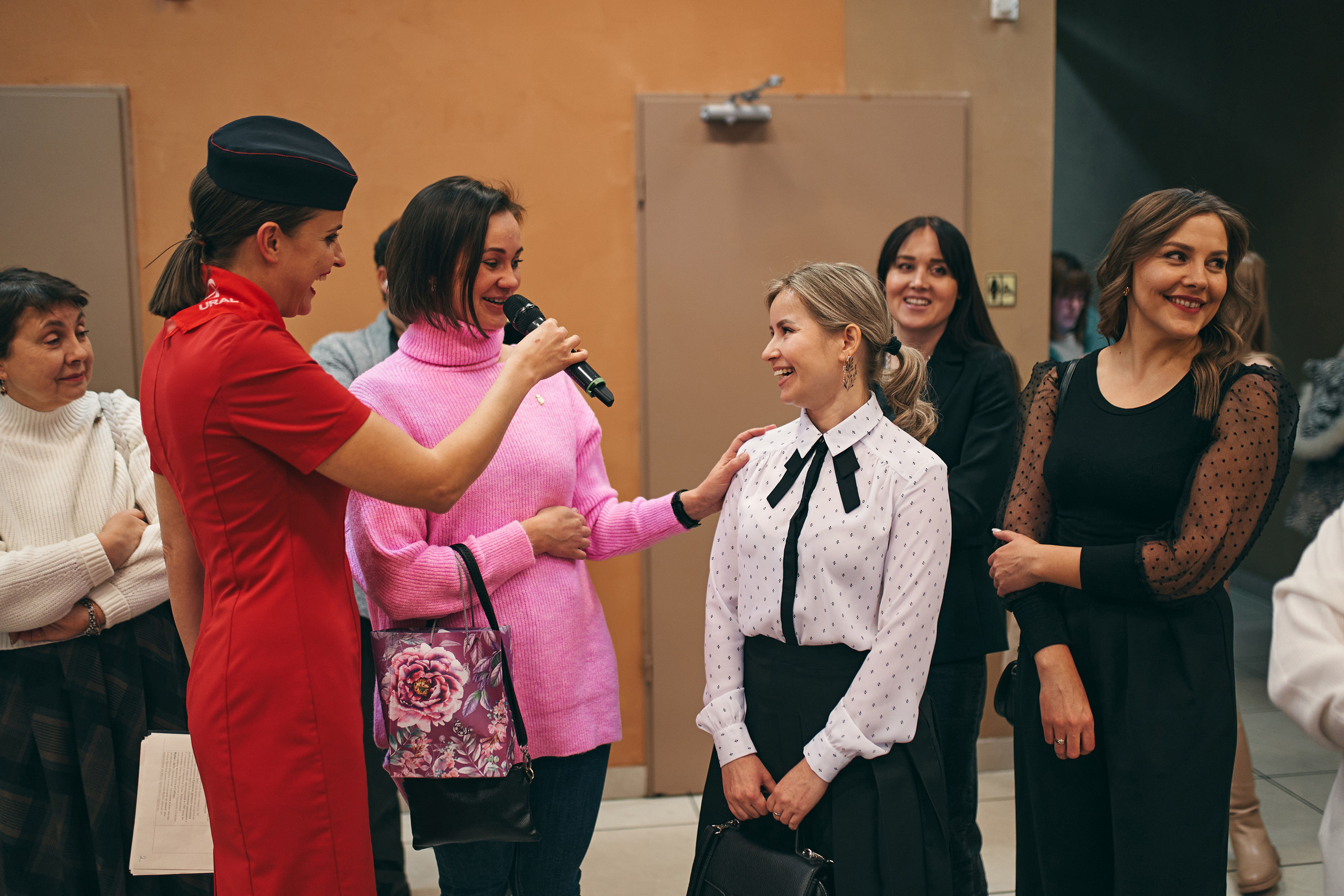 Презентация в самолёте. Фотограф Слава Кайгородов